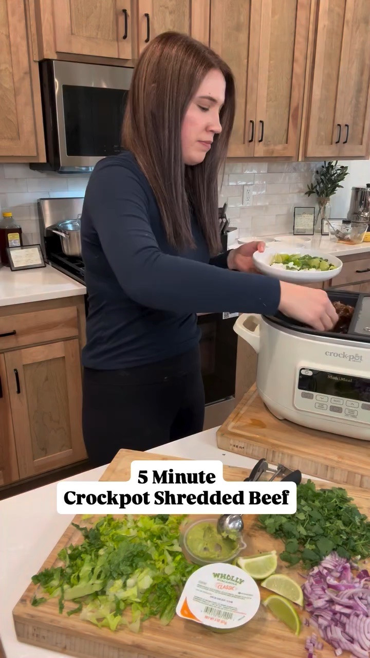 ⭐️This recipe is from my "Busy Weeknights Meal Plan" - It will feed your family 24 nights worth of budget friendly dinners that can be made even with a busy schedule!

You'll get: 
-Multiple Time Saving Systems
-Freezer meal options
-Macro counts
-GF/DF Subs
-& pre shopped grocery carts!


Chipotle beef:
1-3 chipotles in adobo
1/4C olive oil
1/4c soy sauce
1/4c tomato paste
1 tbsp ACV
1 tbsp honey
1 tbsp paprika
1 tsp thyme
1 tsp pepper
1/2 tsp salt
*blend 
pour over 2-4lb chuck roast
cook low 6-8 hours- shred

Rice:
1 cup dried rice
2 cups bone broth 
*bring to boil, reduce to low, cover and cook till liquid is aborsbed and rice is tender

salsa:
1 cup diced pineapple
1 jalapeno, diced
1 red onion, diced
1tbsp lime juice
1 tbsp honey
*mix together

1.Serve shredded beef over rice.
2.  top with pineapple salsa, cilantro, & diced avocado

If you’re new here I teach families how to save money on groceries WITHOUT having to cook every night and while still eating delicious tasty meals. 

I write all my recipes into full meal plans that you can download!

#crockpot #beefrecipes #easydinner #quickandeasy #quickdinner

#LTKdayinmylife #LTKmomlife #LTKfoodie