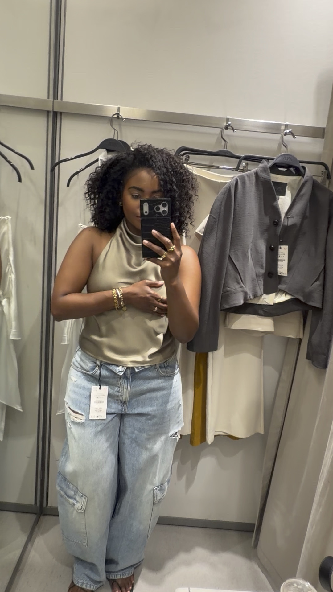 Outfit in motion
Top: Medium
Jeans: 8