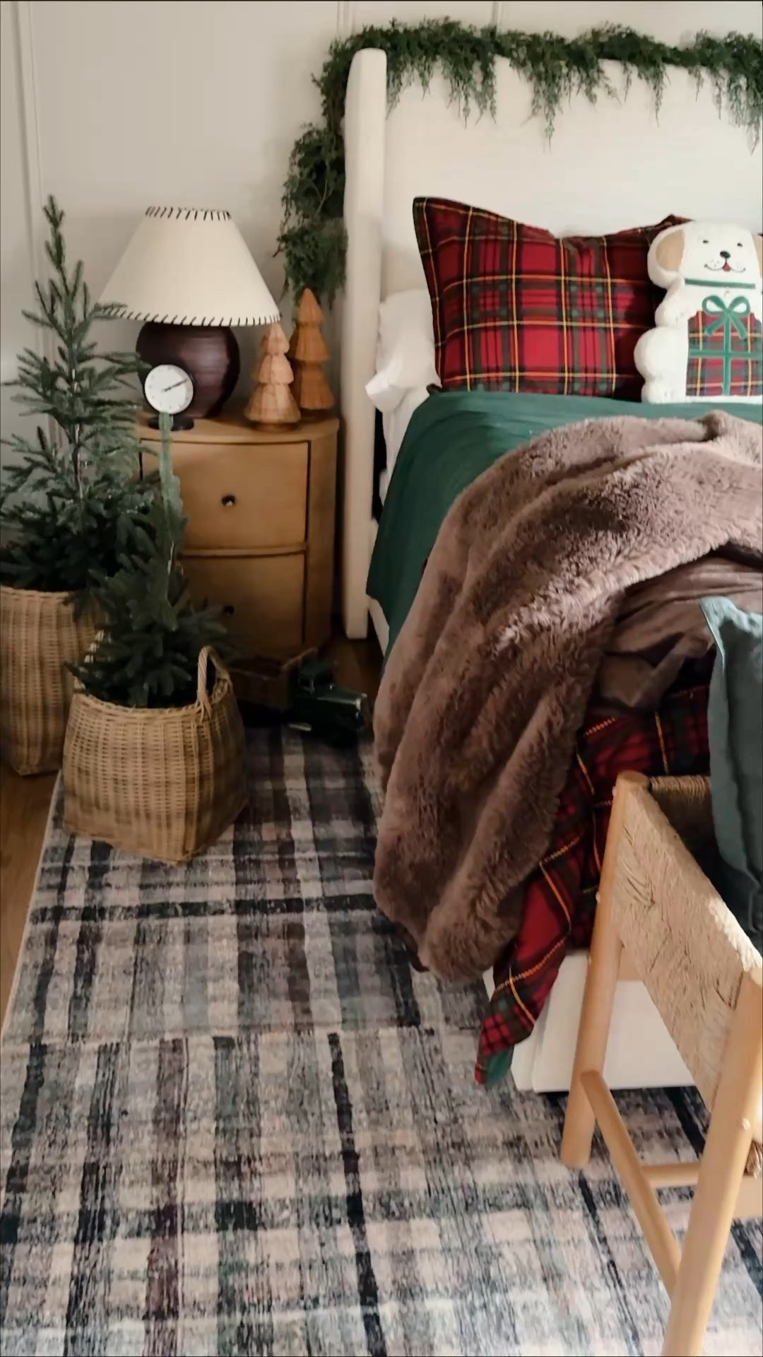 
My most loved Loloi rug — cozy, soft & perfect for a Christmas boys room ✨🤎

#cljxloloi #LoloiBFCM2025 #blackfriday #homedecor #interiordesign #christmasdecor #bedroominspo

#LTKSeasonal #LTKHome #LTKHoliday