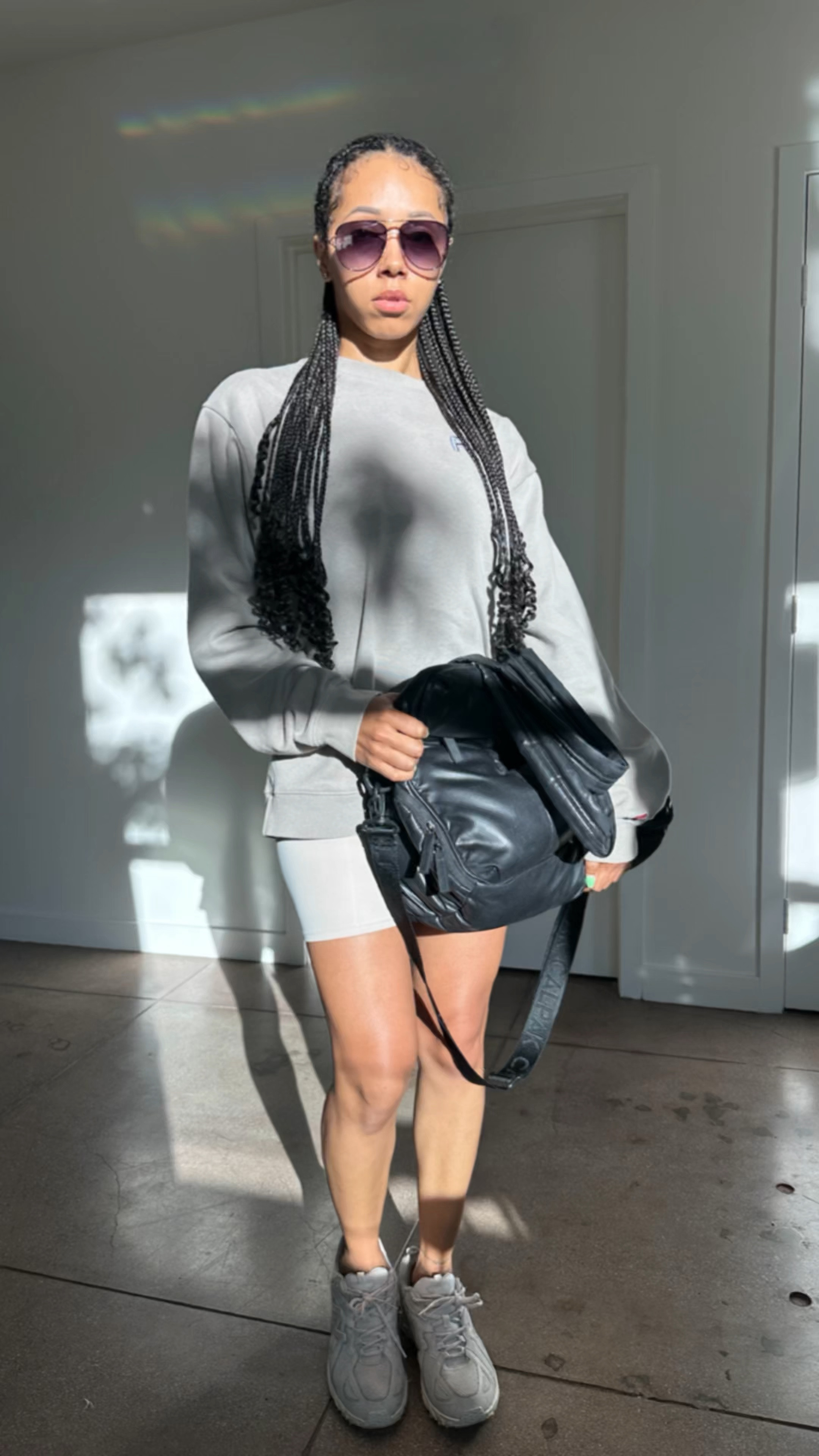 do i look like a tech student? 🤓👩🏾‍💻📚

top @fidm (size large)
shorts @joahbrown 
shoes @newbalance 
bag @calpak 
glasses @quayaustralia 

#LTKVideo