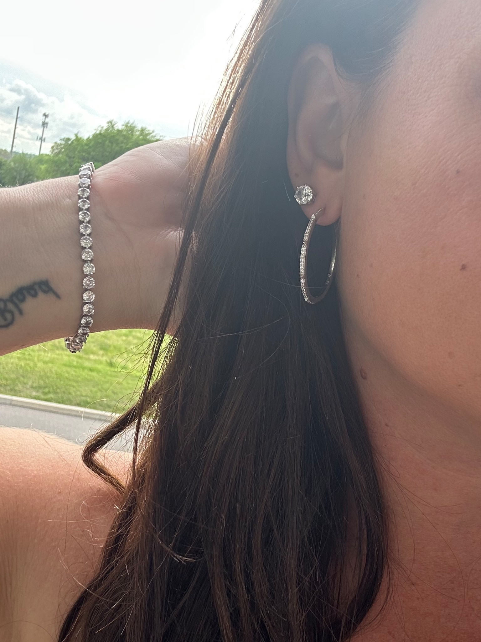 Wearing my Stella & Dot jewelry today. Earrings have titanium posts so they’re hypoallergenic. Available in gold and silver. The tennis bracelet doesn’t catch on anything which I find so rare and I truly appreciate so it doesn’t snag on my clothing 🙌🏽💎

#LTKFindsUnder50 #LTKStyleTip #LTKGiftGuide