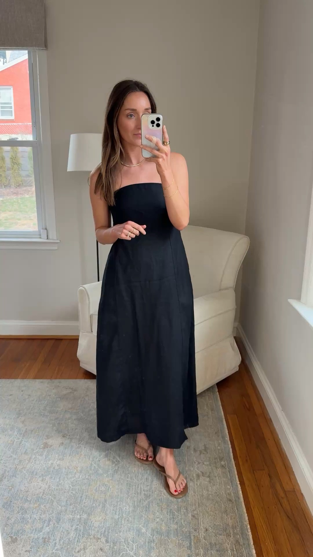 Truly stunning linen dress. Comes in white and a white and blue stripe. Wearing an XS.