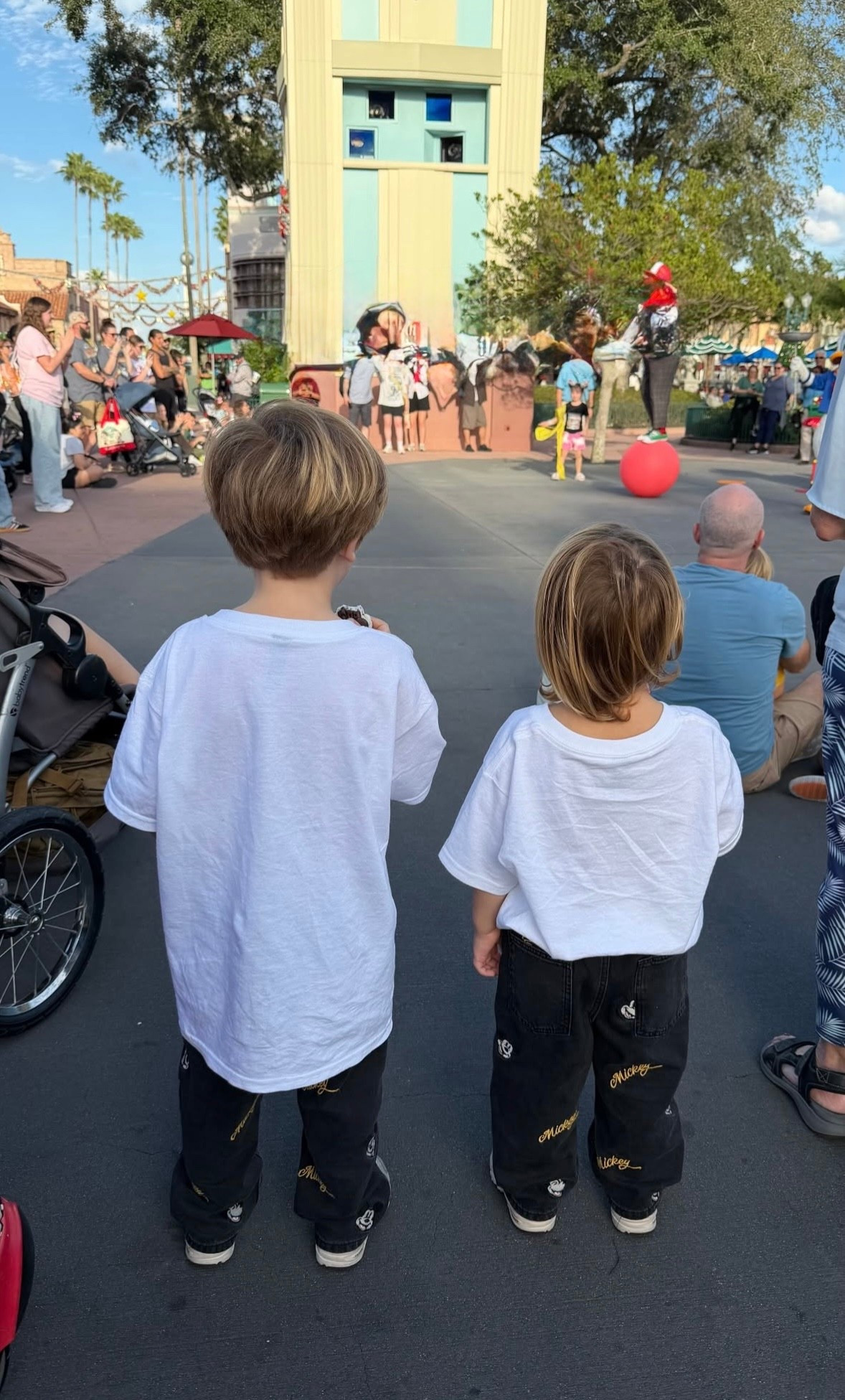 The cutest pants and outfit for the kids at Disney✨🖤