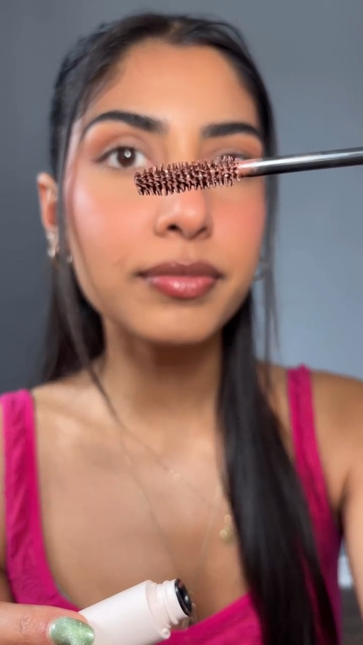 Brown mascara on dark lashes!! have you tried this?? @rarebeauty 
.
.
.
#brownmascara #lashes #mascara #darkhair