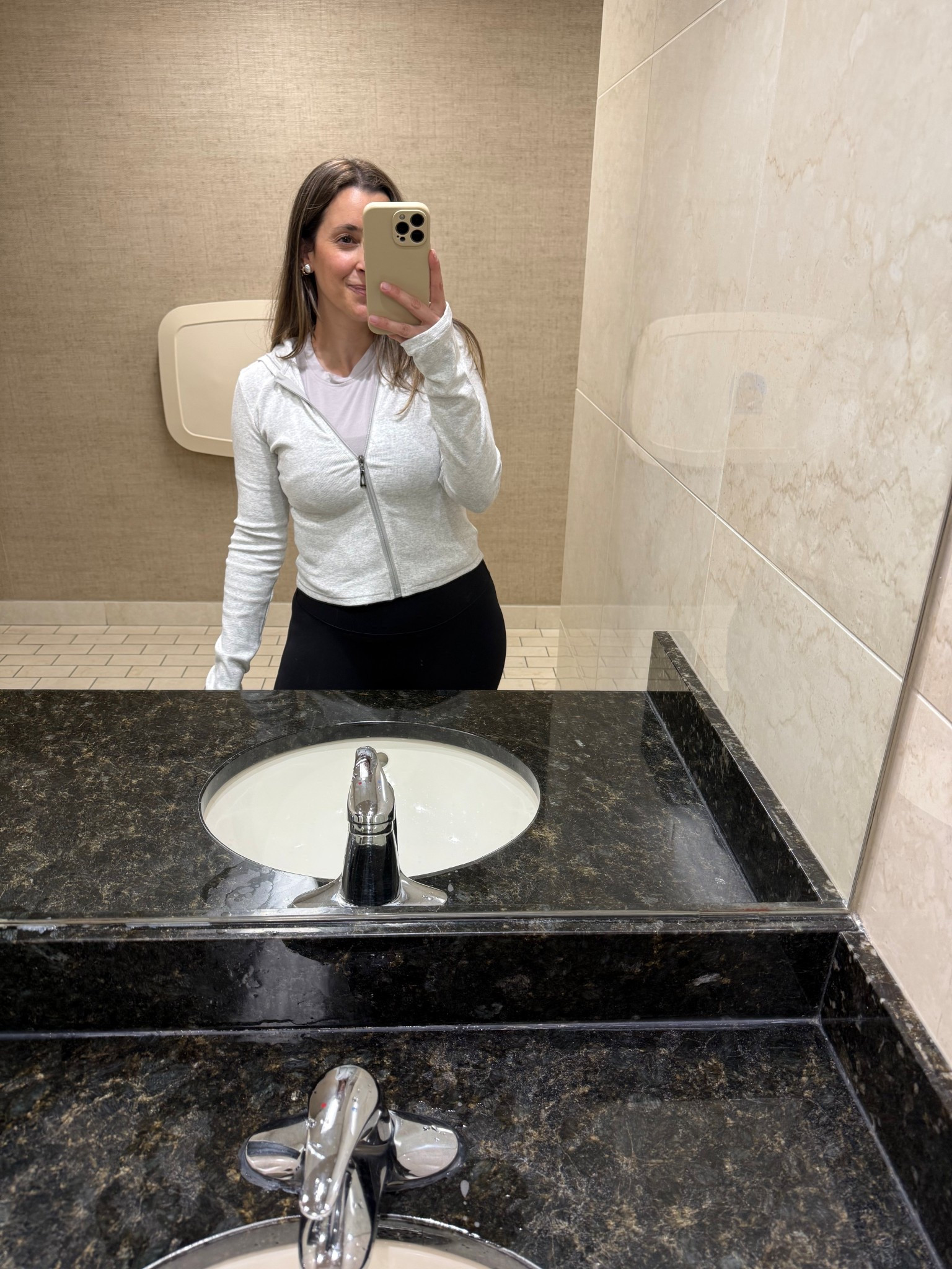 Workout outfit / I am soo happy about this new zipper jacket! It’s light enough for spring/summer!!

#LTKmomlife #LTKfitnessgoals #LTKU