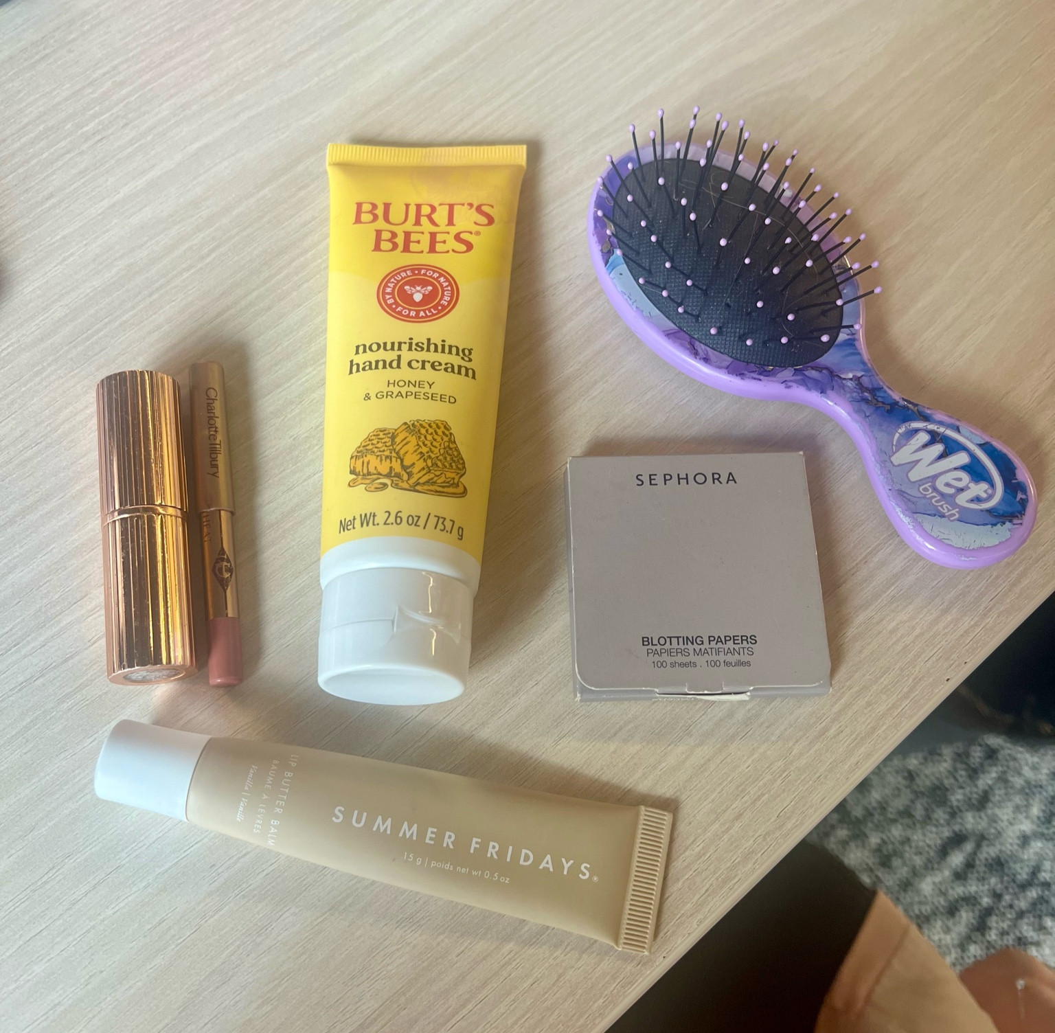 Office beauty essentials. 
.
At first I didn’t understand the summer Fridays lip balm hype but now I am OBSESSED. Linked some similar blotting sheets as it looks like these are no longer available at Sephora. 
.
beauty | essentials | office 

#LTKFindsUnder50 #LTKSaleAlert #LTKBeauty