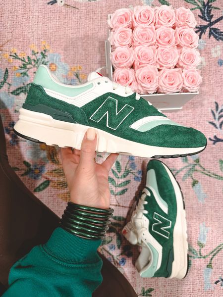 Obsession with all things green and these new balance sneakers are perfect



#LTKFind #LTKSeasonal #LTKshoecrush