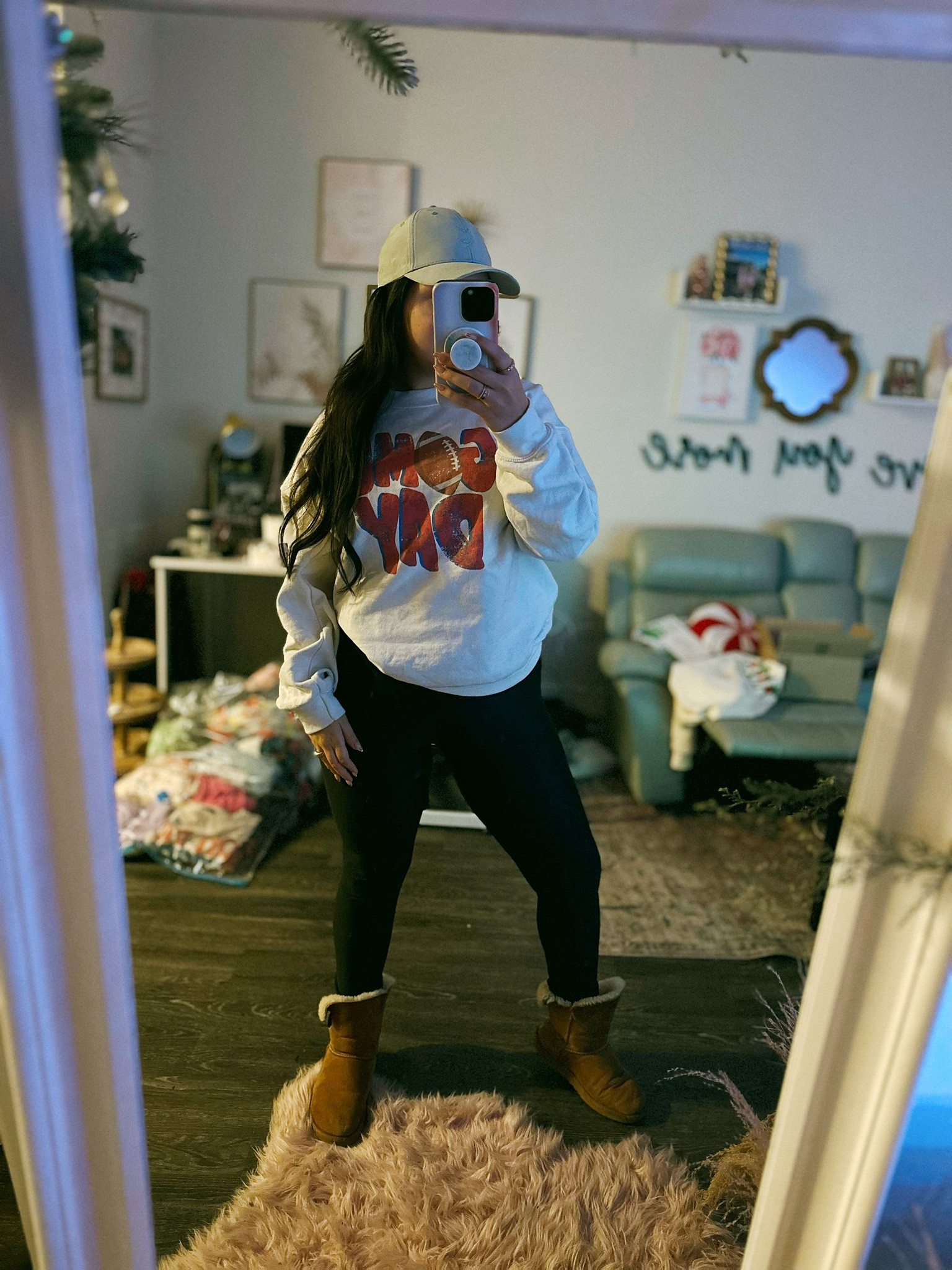 Super rainy and lazy day to watch some football !

#LTKSeasonal #LTKActive #LTKGiftGuide