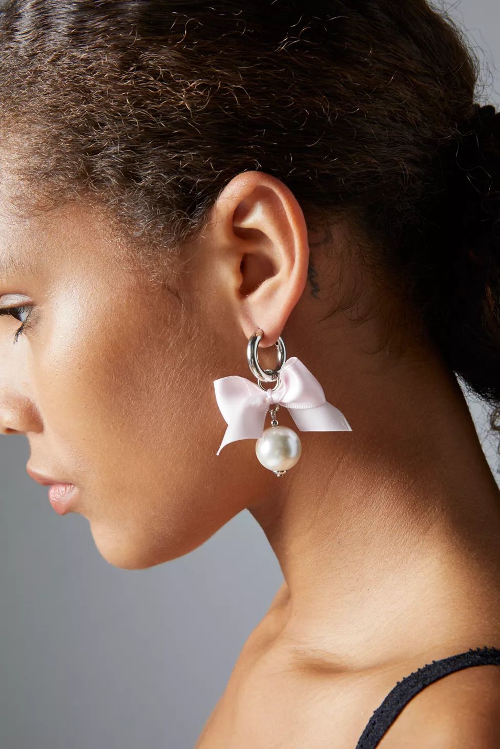 Pearl Bow Mini Hoop Earring | Urban Outfitters (US and RoW)