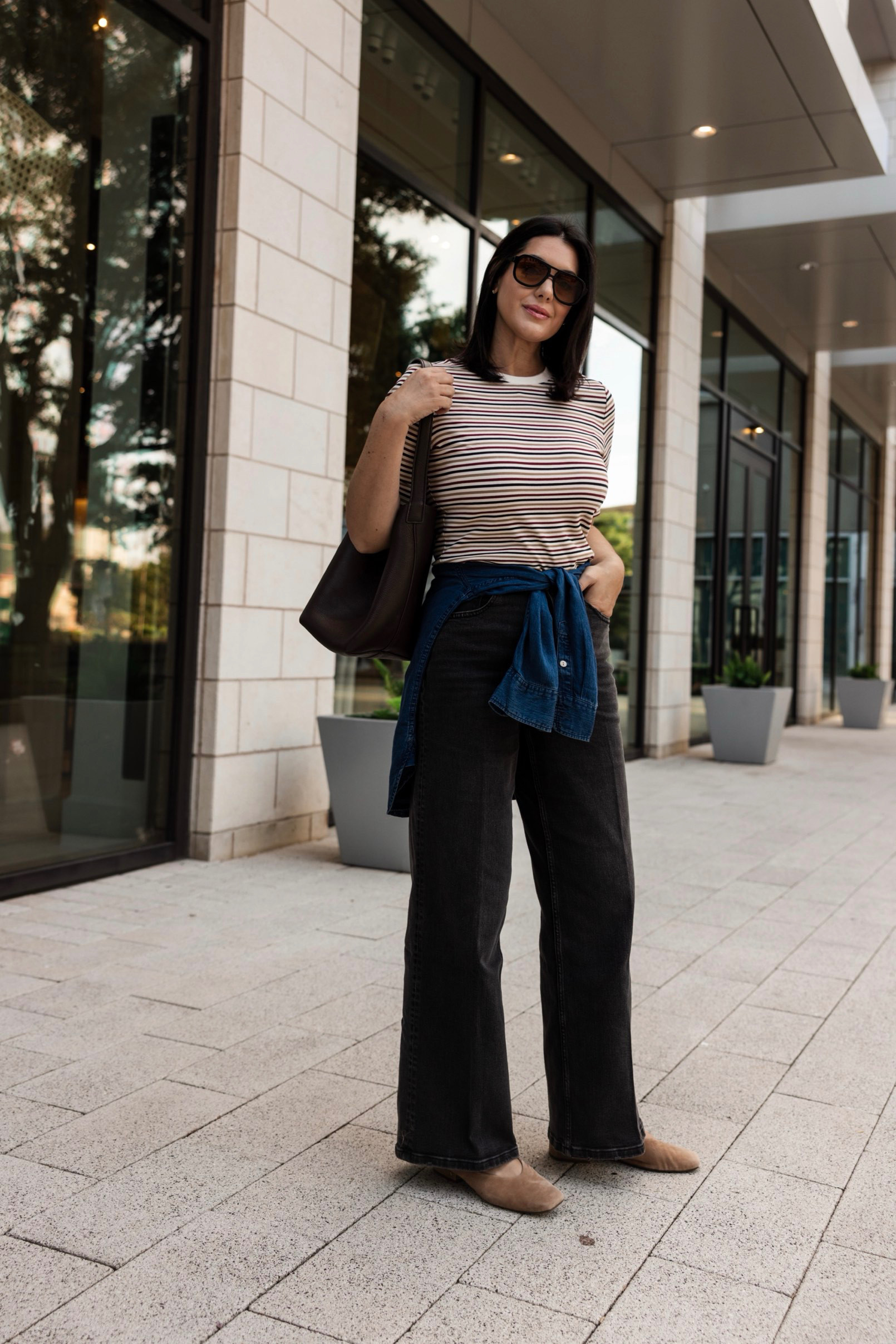 @spanx #ad Spanx is 20% off this weekend and these jeans are the best wide legs! Not too overwhelming and a super flattering fit! I'm in the medium, regular length. 

My tee is from @spanx too -- I'm in the large and it's on sale! 

 