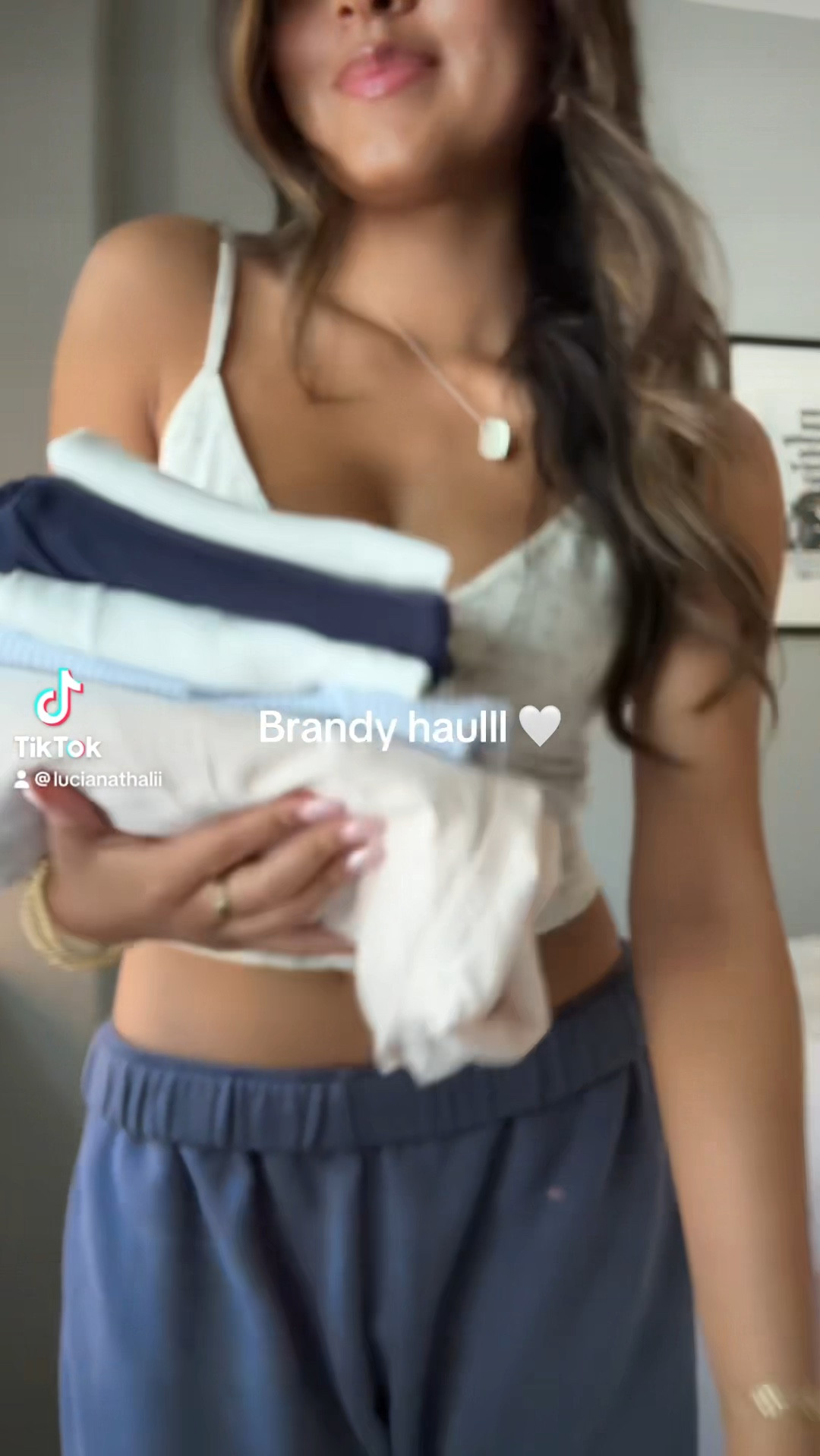 Brandy haul!! All one size 🤍

I couldn’t find the items not linked, and I purchased them in store so idk their names! 

Top and sweatpants in the intro are also brandy :)