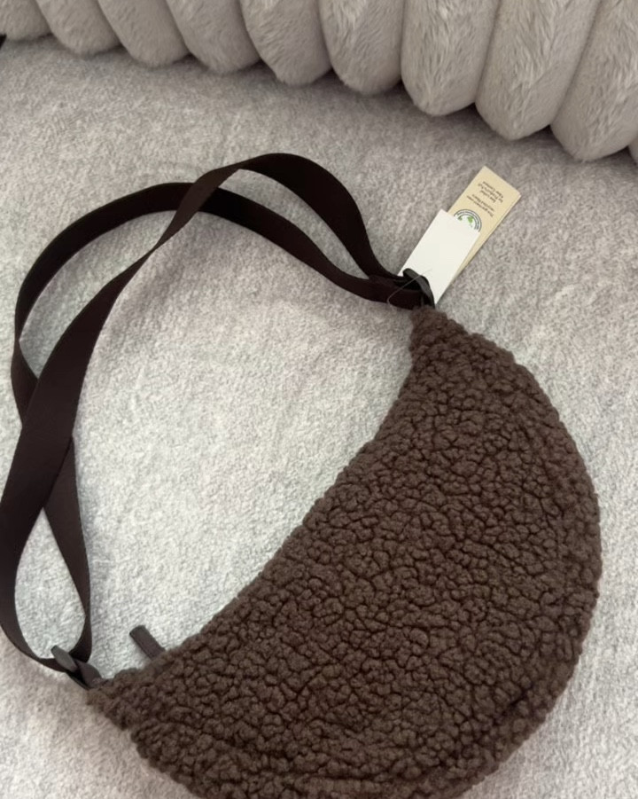 women’s brown sherpa shoulder bag from walmart! #boho #falloutfits #christmas

#LTKItBag #LTKHoliday #LTKCyberWeek