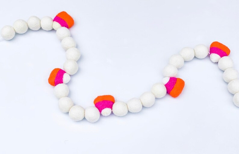 Pink Candy Corn Felt Garland/ Pink Halloween/ Halloween Decor/ Girly Halloween/ White Pink Coral/... | Etsy (US)