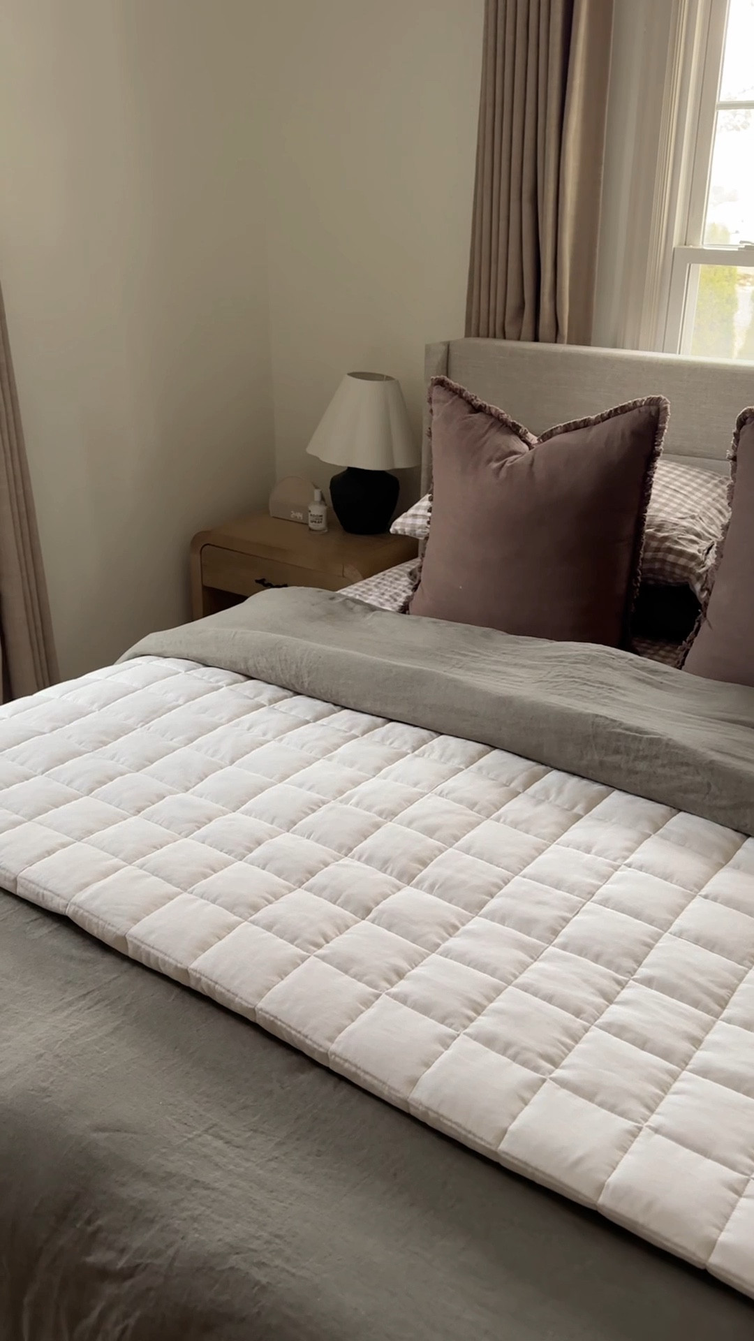 loving this new neutral quilt from quince!! perfect for layering ☁️ 


Quince, quince bedding, layered bedding, cozy bedding, quilt, organic bedding