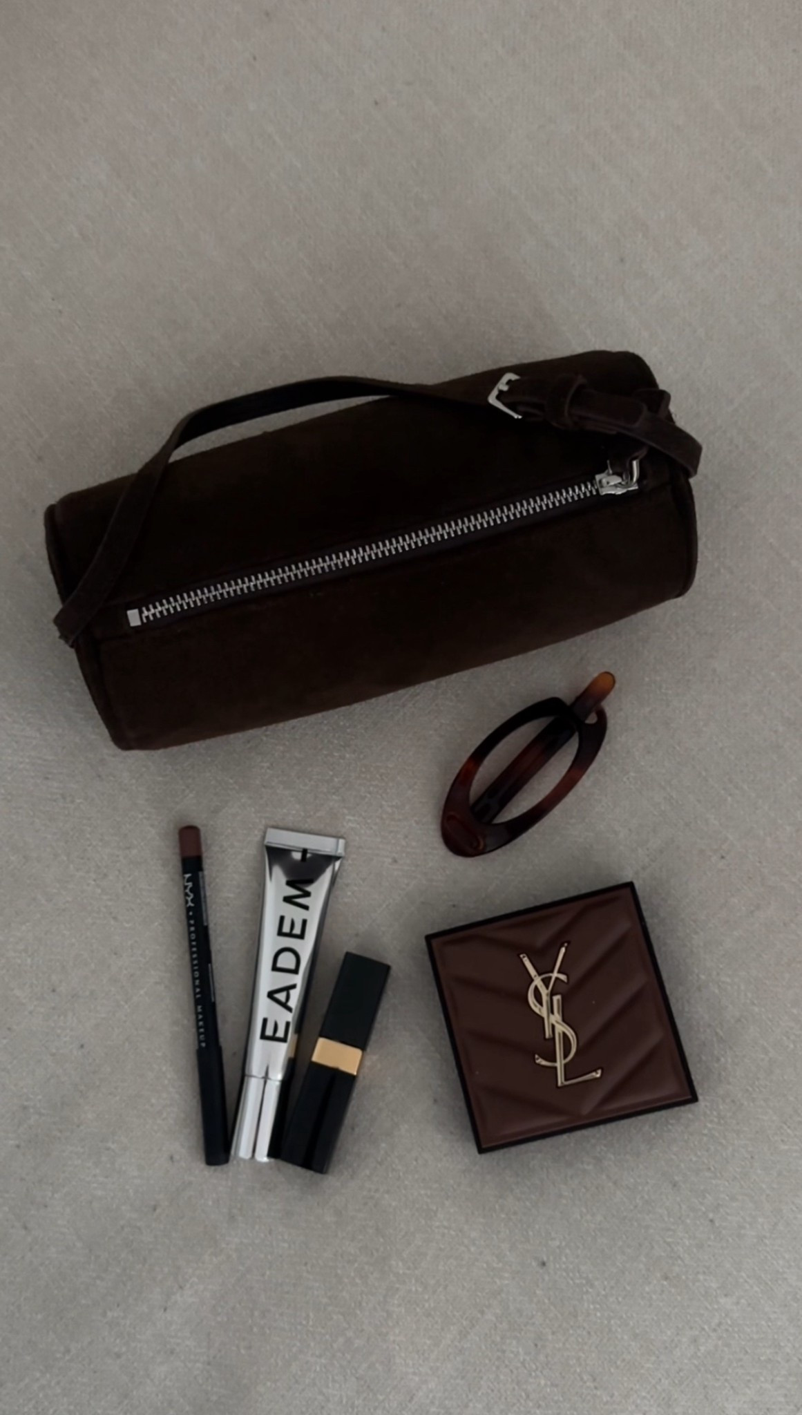 What’s in my brown suede purse #chocolate #suede #chicthings

#LTKGiftGuide #LTKBeauty