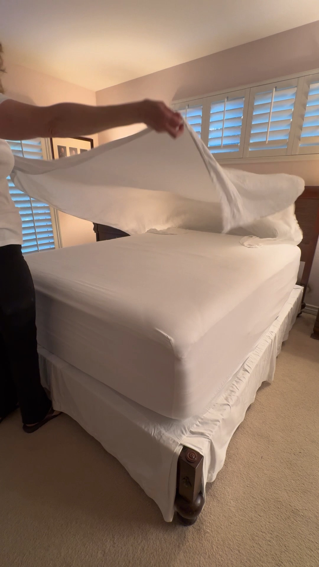 I didn’t realize how much sheets mattered until I started using these.

They’re smooth, breathable, and stay cool — and somehow get softer over time. Making the bed feels easier, and crawling into it at night just feels better.

These are the Cozy Earth bamboo sheets — yes, the ones featured on Oprah Winfrey’s Favorite Things list.

Worth the investment if good sleep matters to you.
 
🏠 I share real-life decor, home finds, and organization for spaces that are pretty, not perfect. 💫

#LTKHome #LTKselfcare