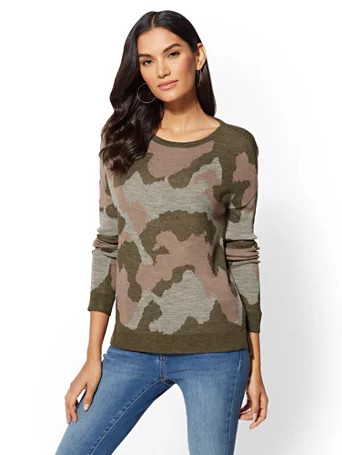 Camo V-Neck Back Hi-Lo Sweater | New York & Company