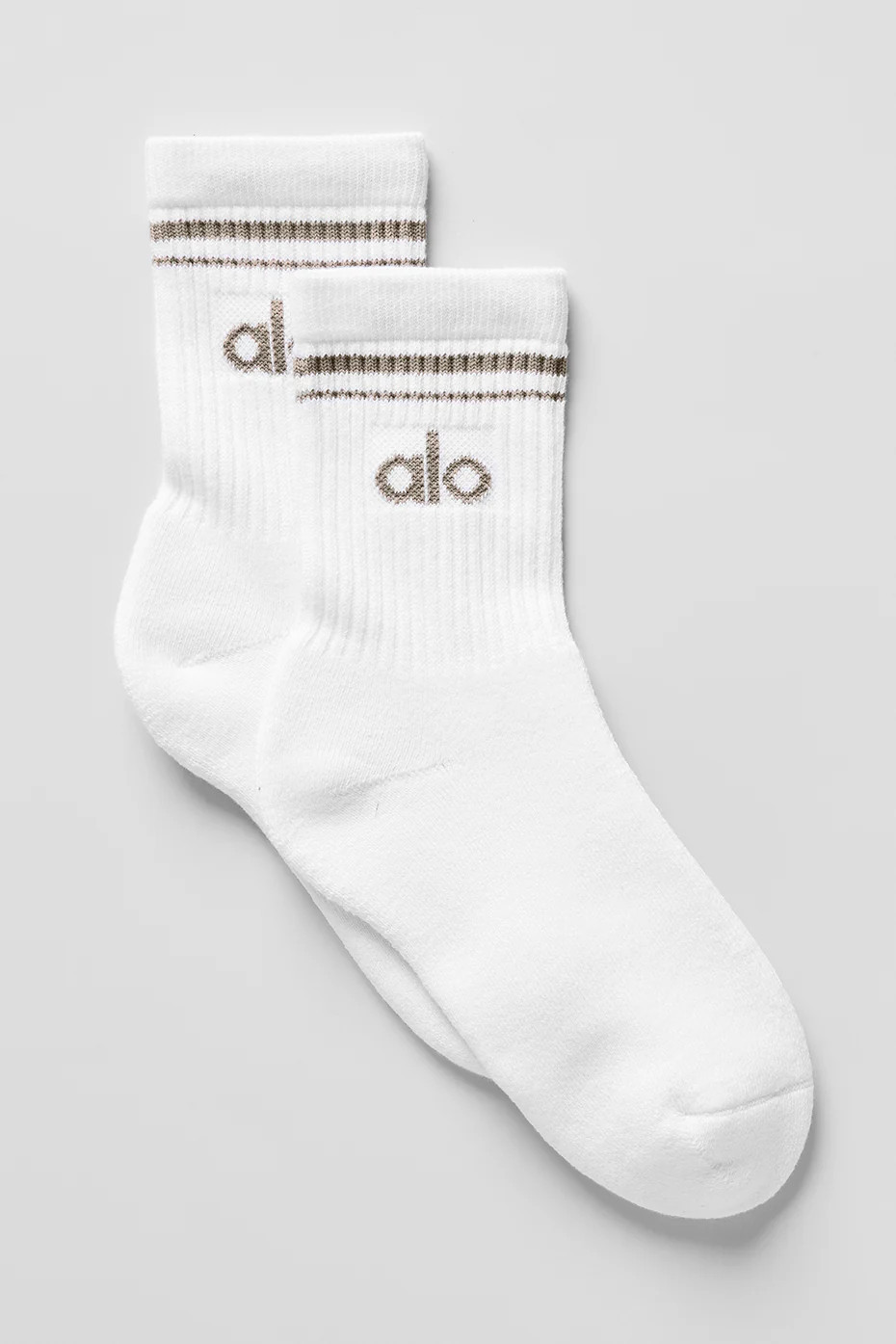 ALO | Half-Crew Throwback Socks in White/Light Cocoa, Size: Large | Alo Yoga (US)