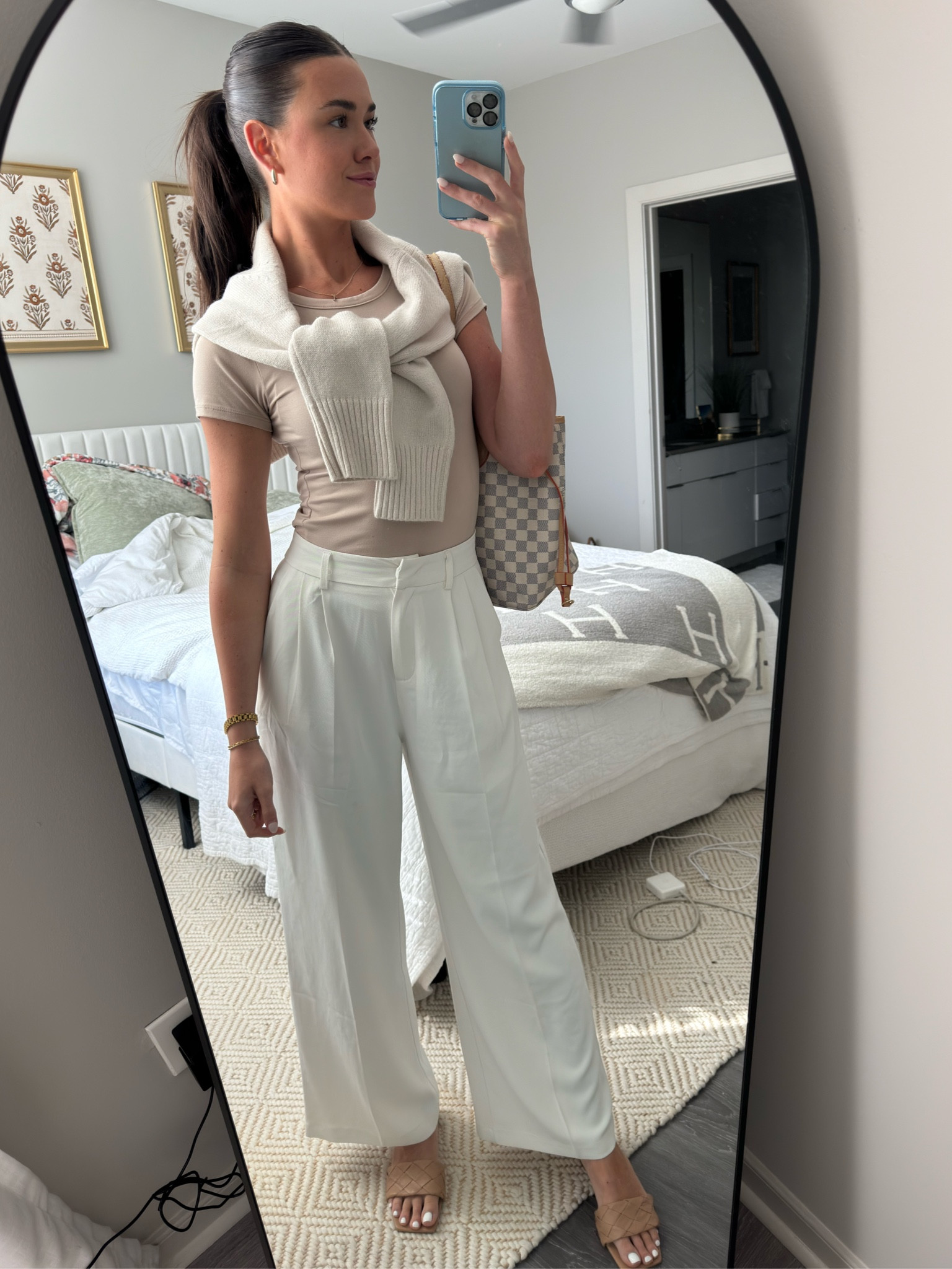 cute n comfy office outfit!🤍

*ignore my messy room*


#LTKWorkwear