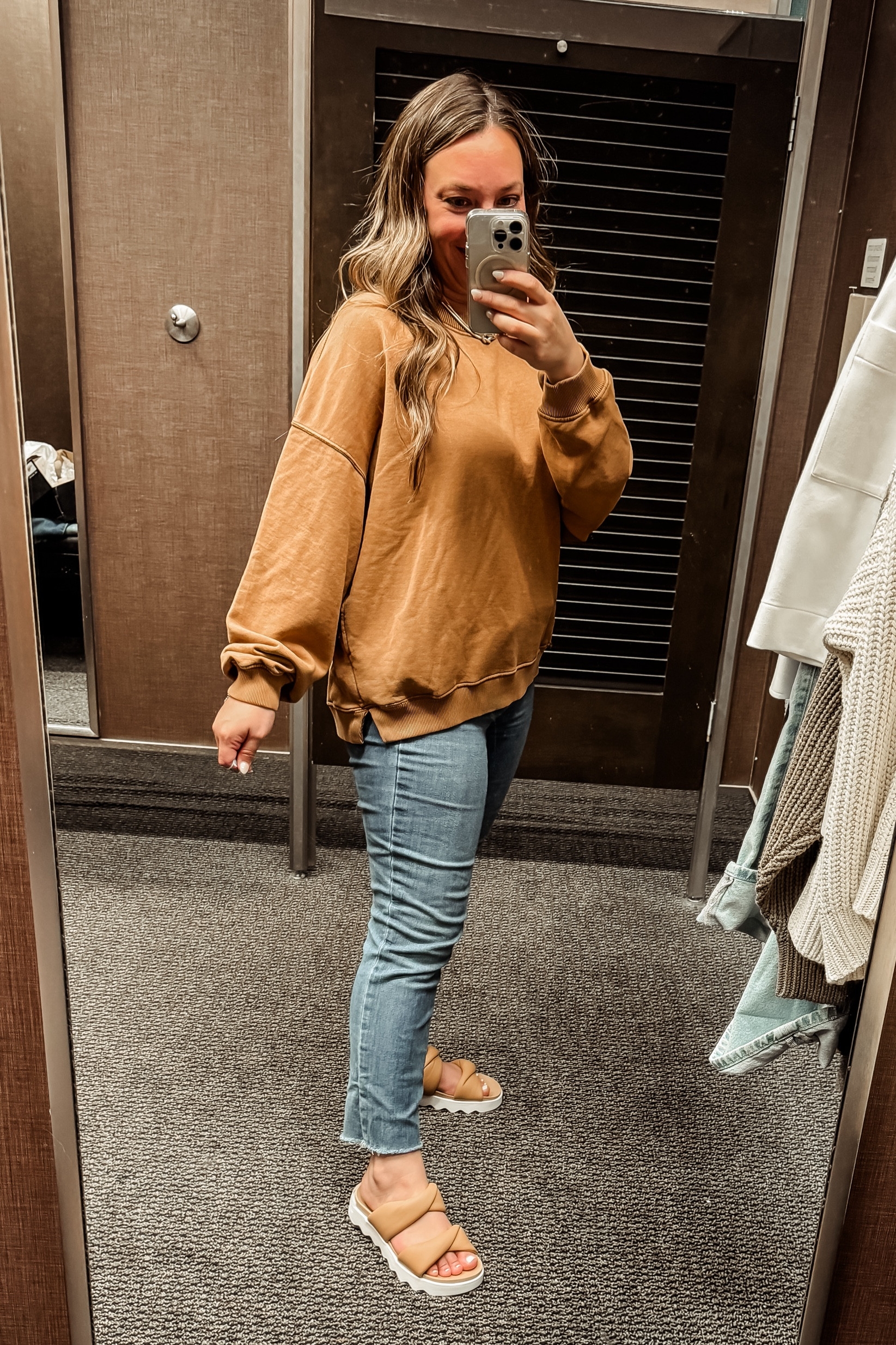 NSale favorite finds neutral sweatshirt oversized tan brown free people Nordstrom finds neutral outfit tan sandals

Perfectly oversized, comfy for travel! This sweatshirt came home with me. I’m usually between Small and Medium and I took a Small in this sweatshirt. 😘

#LTKMidsize #LTKTravel #LTKxNSale