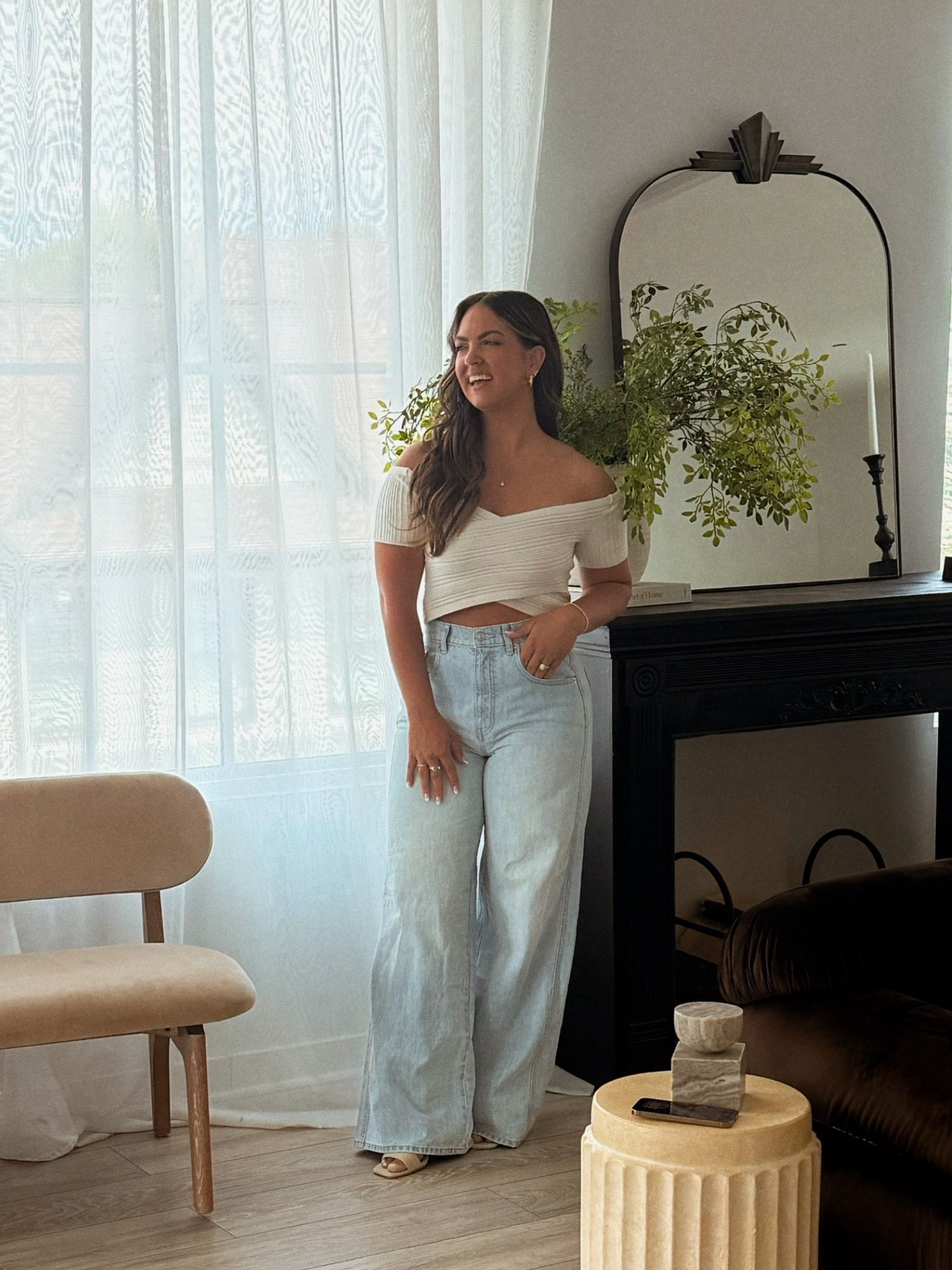 Photoshoot outfit inspo! Jeans and white top. Wearing a 6 in the jeans!