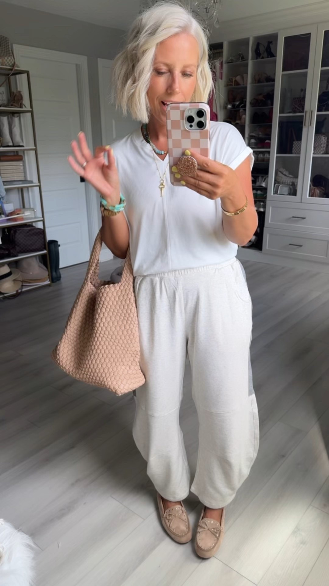Barrel sweatpants are my new personality!!! I will be wearing this on repeat this fall!! Comfort meets style! 
⬇️⬇️⬇️
Tee size small
Pants size medium 

#LTKFindsUnder50 #LTKStyleTip #LTKSaleAlert