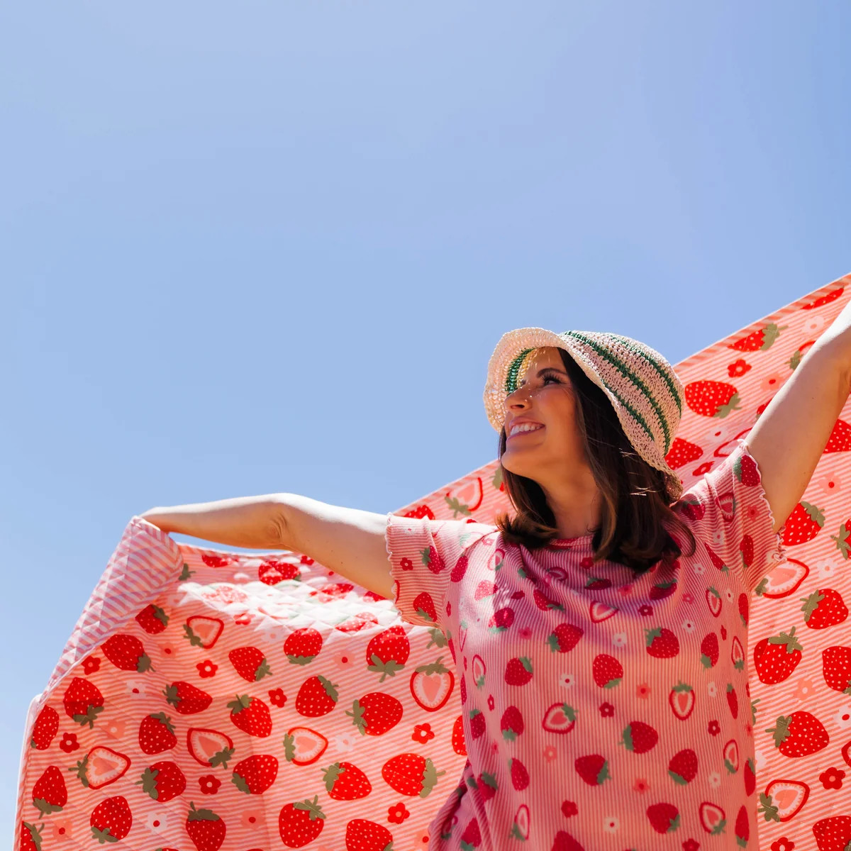 Strawberry Stripe Outdoor Quillow 50x70 | Staykation