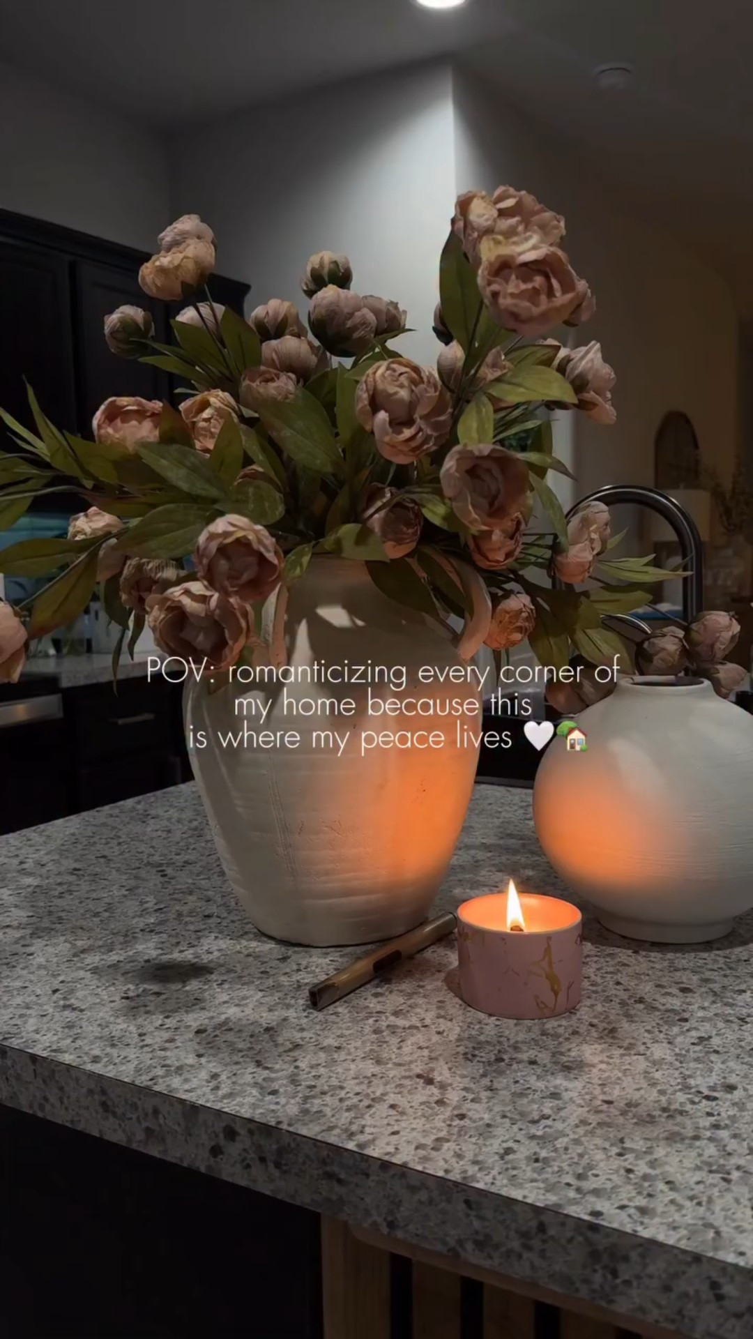 I learned to romanticize my home, and everything changed 🕯️🤍

#cozyhome 🕯️ #homedetails 🤍 #slowliving ✨ #myhome 🏡 #homesweethome 🤎 neutralhome 🌿 cozycorners 🕯️ simplejoys 🤍