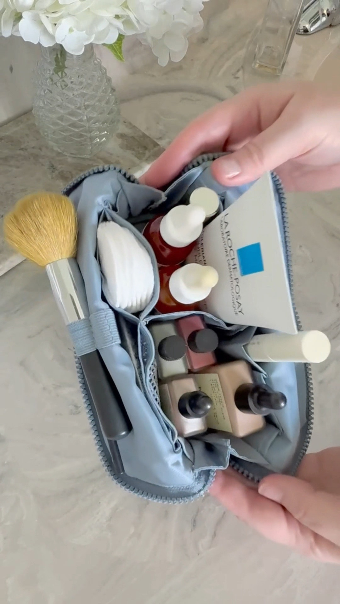 I just got my first Parallelle makeup bag! I got the small since I don’t pack a lot of make-up when I travel and it was the perfect size to hold my make-up and my skincare. I love how it stands open so you can use your products right out of the bag. #travelbag #toiletrybag #makeupbag

#LTKTravel #LTKFindsUnder50 #LTKBeauty