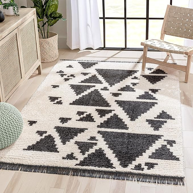 Well Woven Elda Grey Tribal Triangles Abstract Geometric Pattern Area Rug 8x10 (7'10" x 9'10") | Amazon (US)
