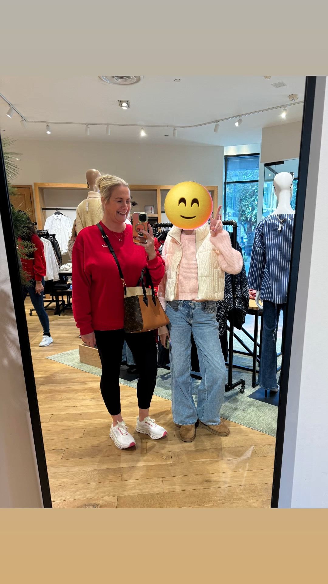 Little last minute Xmas shopping with my daughters.  My youngest (pic) got a complement on her outfit and it made her day ❤️  #jcrew #christmasshopping #giftsforher #giftsforteens #athelticgear #sweatshirts #teenoutfits 