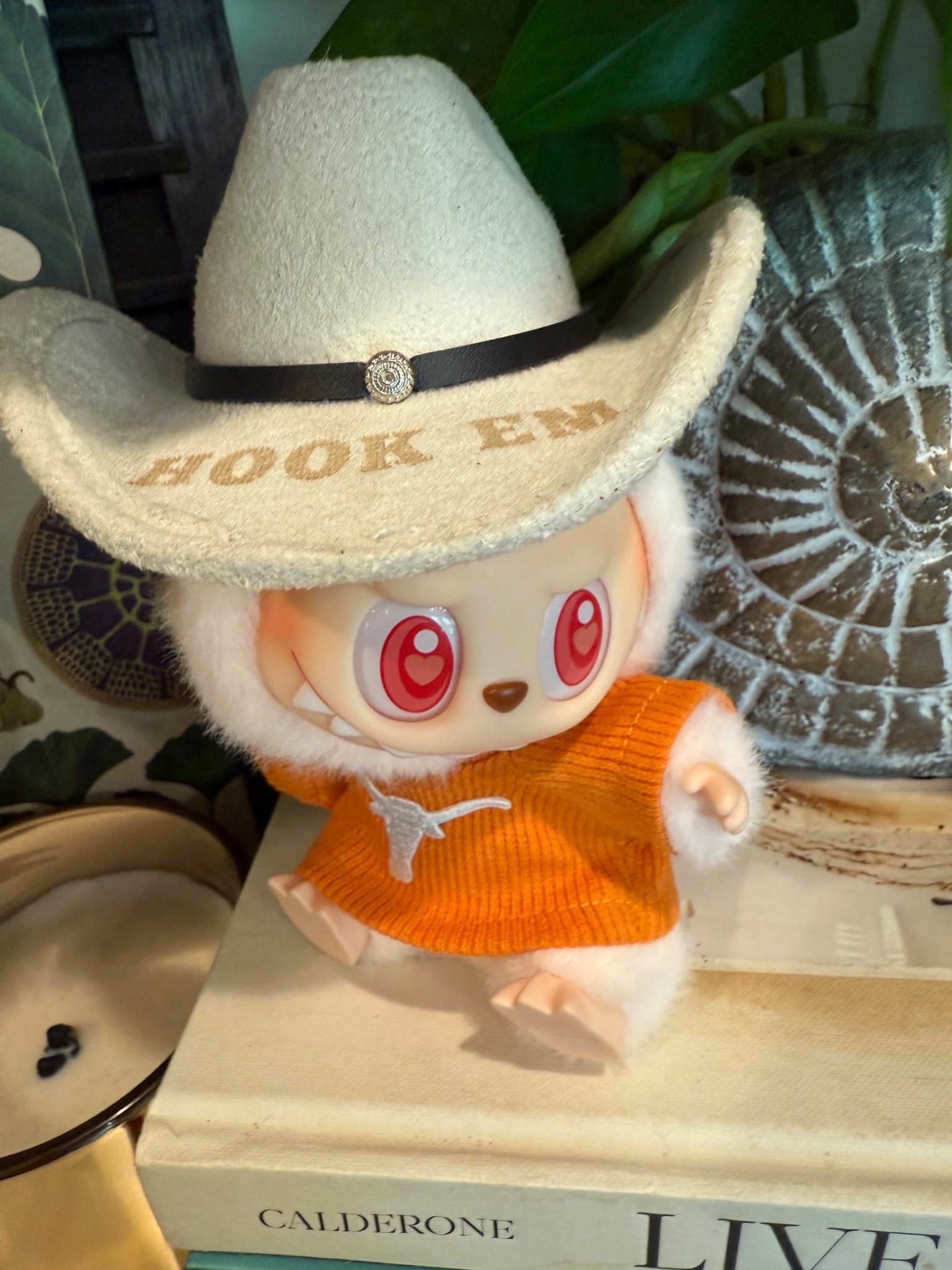 Make sure your labubu is gameday ready too!! Hook ‘em!! 🤘🧡 #ncaalabubu #collegelabubu #longhornlabubu #labubusports