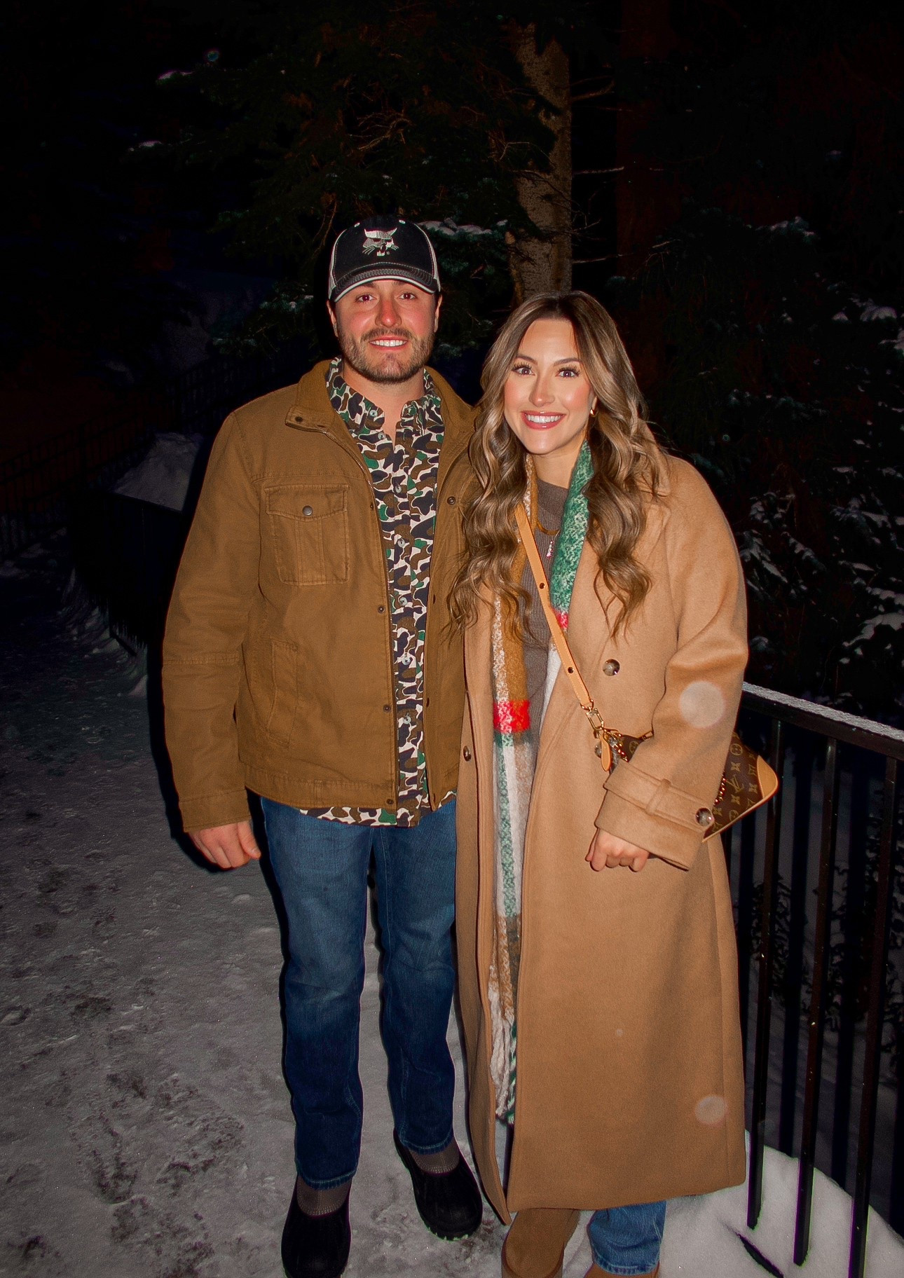 A post from the drafts since it’s finally cooling off outside again!! Abercrombie & Fitch is having a sale right now, too!

Ski trip outfits | Ski town vibes | winter his & hers outfits | his + hers | men’s winter fashion | women’s winter fashion | wool blend coat | Uggs | Hunter boots | 

#LTKSeasonal #LTKStyleTip #LTKTravel