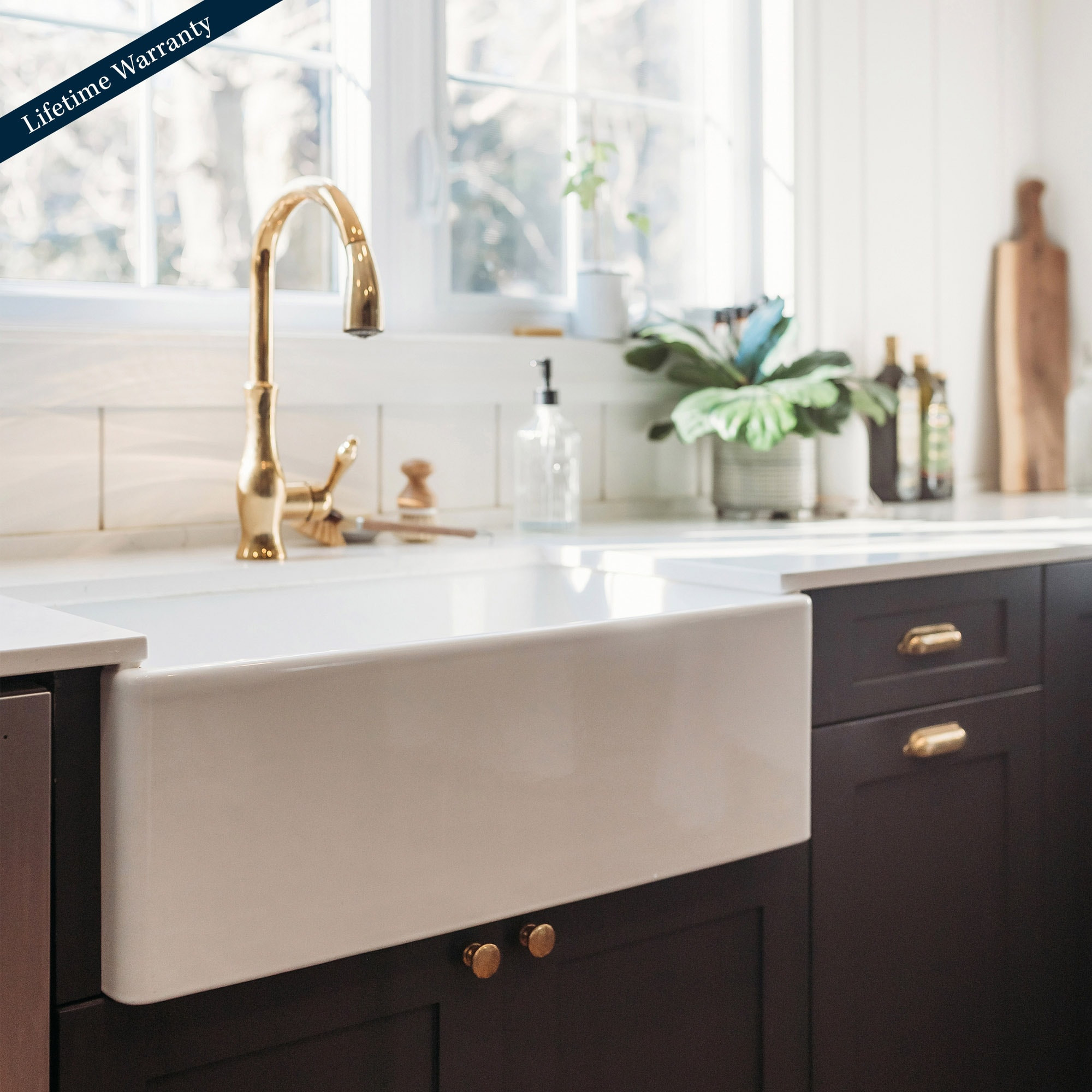 SINKOLOGY Austen Farmhouse apron front 33-in x 18-in Fireclay Single bowl Kitchen Sink Stainless Steel in White | SK493-33FC | Lowe's