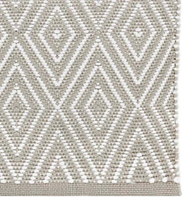 Diamond Indoor/Outdoor Rug- Platinum/White | Megan Molten
