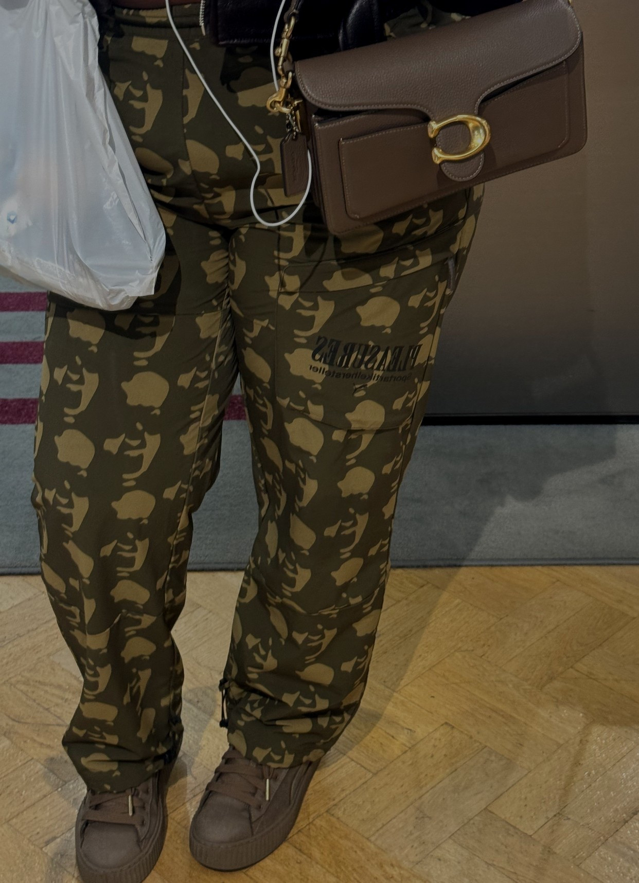 Cargos & coach 🤎
Fenty creepers 👟 
#cargo 

#LTKshoes #LTKstyletip #LTKjeans