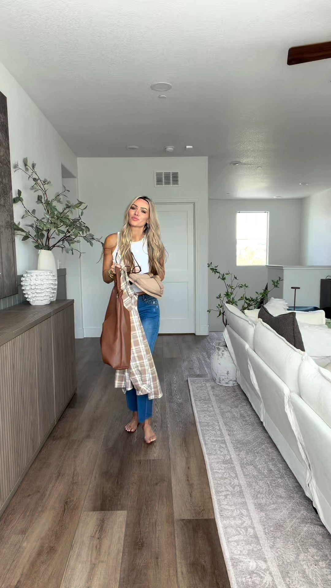 Must Have Amazon outfit I'm telling all my friends about! comment FALL below and I will message you all the details!

Oversized flannel, ugg look for less, Fall bags and more!

#falloutfitideas #falloutfitinspo #momoutfit #outfitinspo #everydayoutfits #casualstyle #casualoutfitideas #fallstyle