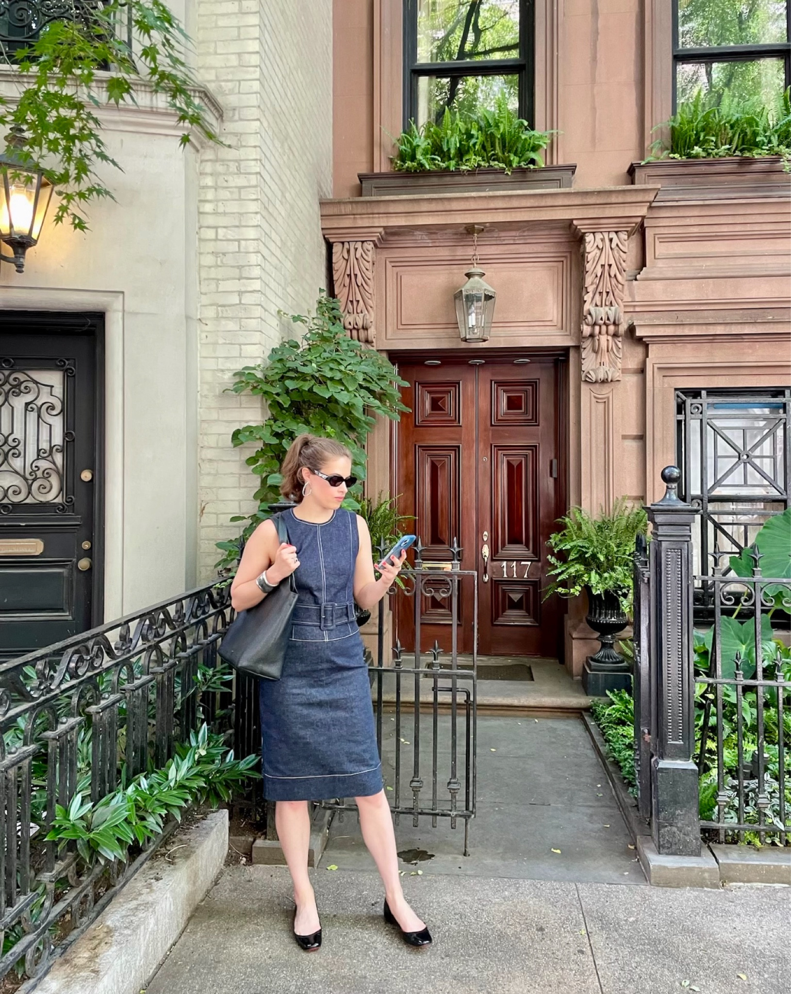 This chic sleeveless denim dress is perfect for a refined Summer 2024 work look. Pair it with simple black heels for a sophisticated finish. Ideal for a day at the office or a business casual event, this dress seamlessly combines style and professionalism!
#denimdress
#workwearinspiration
#summeroutfits
#blackheels
#denimbelt

#LTKStyleTip #LTKWorkwear #LTKSeasonal