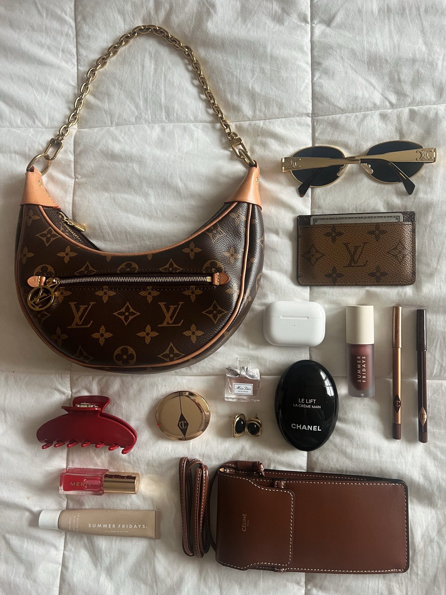 what’s in my bag🤎✨

#LTKeurope #LTKSeasonal #LTKGala