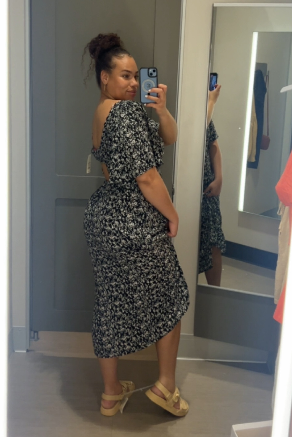 Flattering floral dress 🌻

#LTKSeasonal #LTKfindsunder50 #LTKmidsize