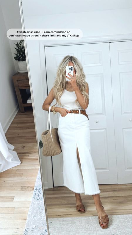 Casual summer outfit
White skirt outfit idea for summer 
