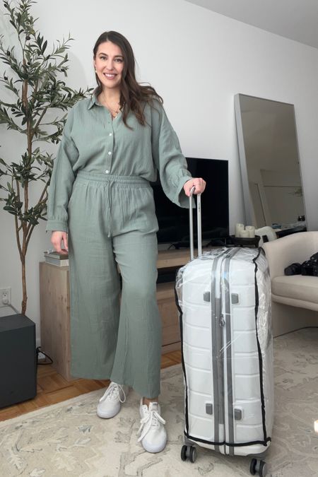 Amazon airport outfit for sunny destination. This Amazon set is lightweight perfect for warm climates 


Airport travel outfit | airport | airport outfit | airport travel outfit amazon | airport outfit amazon | airport outfit fall | airport look | airport travel | amazon airport outfit 

#LTKstyletip #LTKSeasonal #LTKtravel