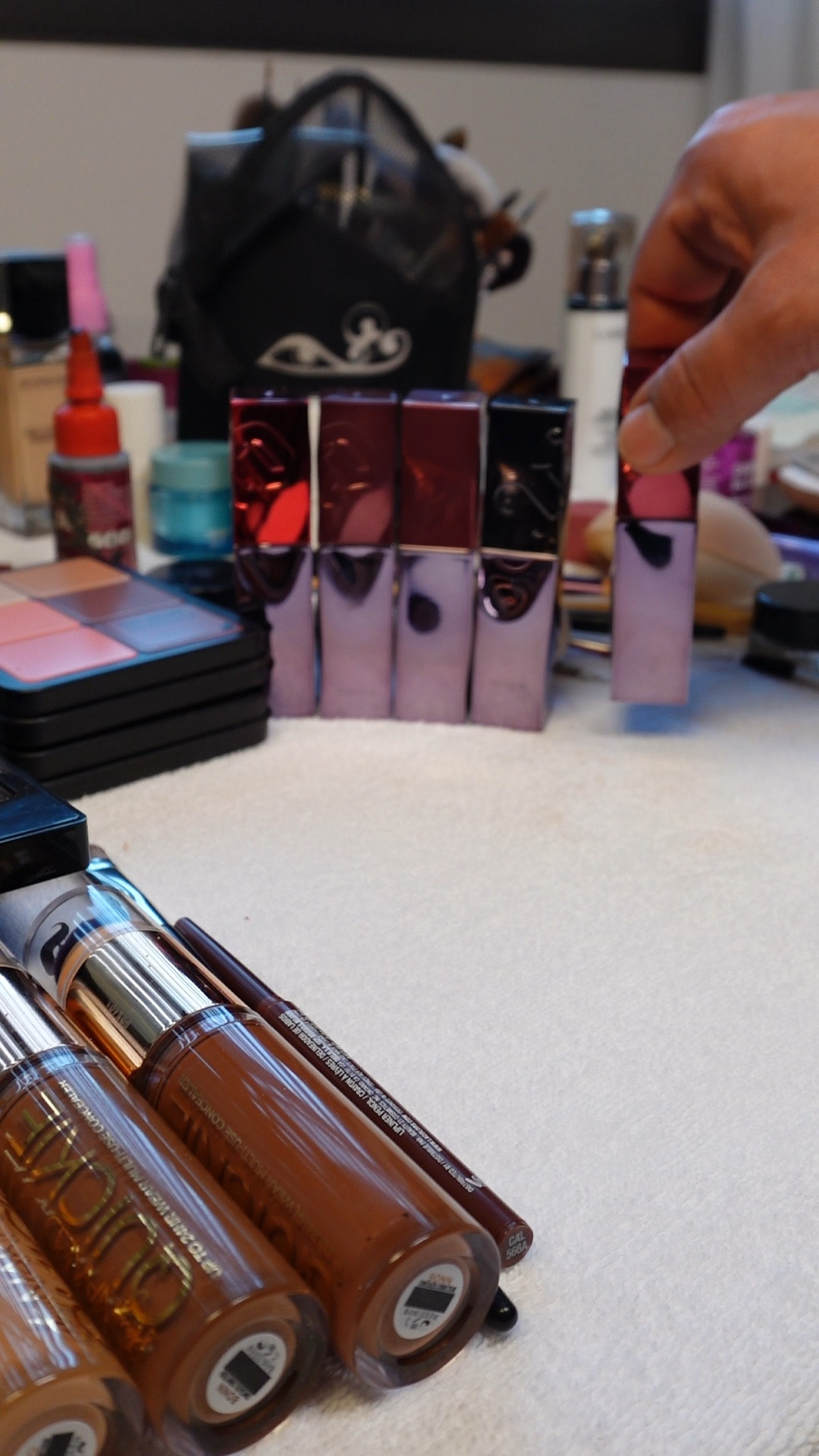 Muchos me preguntan cómo organizo y selecciono los productos que me acompañan en una alfombra roja  #redcarpetlool

Aquí les dejo algunos de los que me acompañaron a Latin Grammys 2023


#LTKbeauty