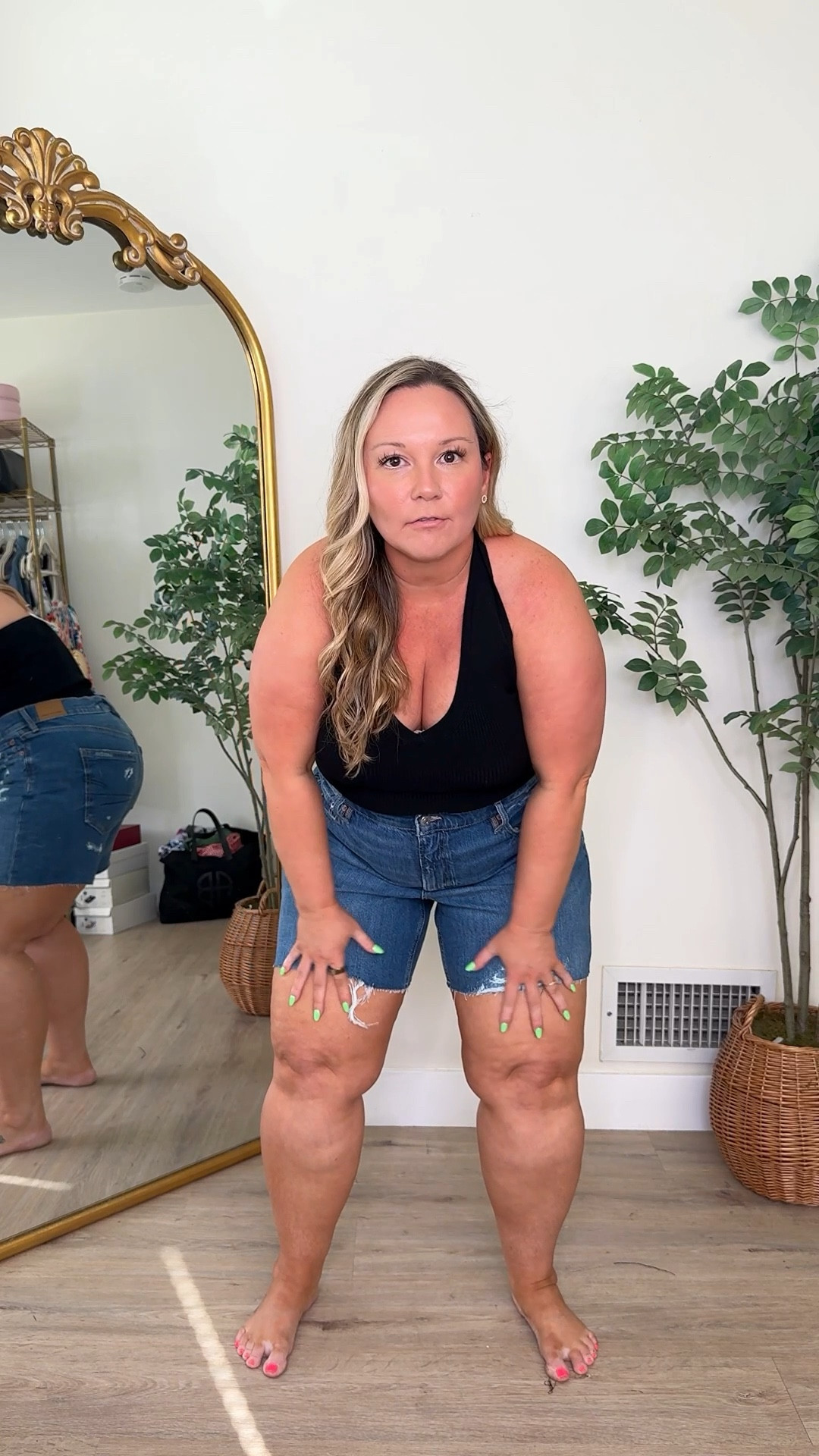 @American Eagle Outfitters denim shorts are some of my faves! 
These are stretchy and comfy, and have a longer inseam for my thick thigh girlies! 
I do a size 16 in denim shorts (I size up 1-2 sizes in denim shorts!) 

Spring style, denim shorts, petite style, shorts, midsize style, spring outfit, casual style, resort wear, vacation style 



#LTKMidsize #LTKPetite #LTKSeasonal