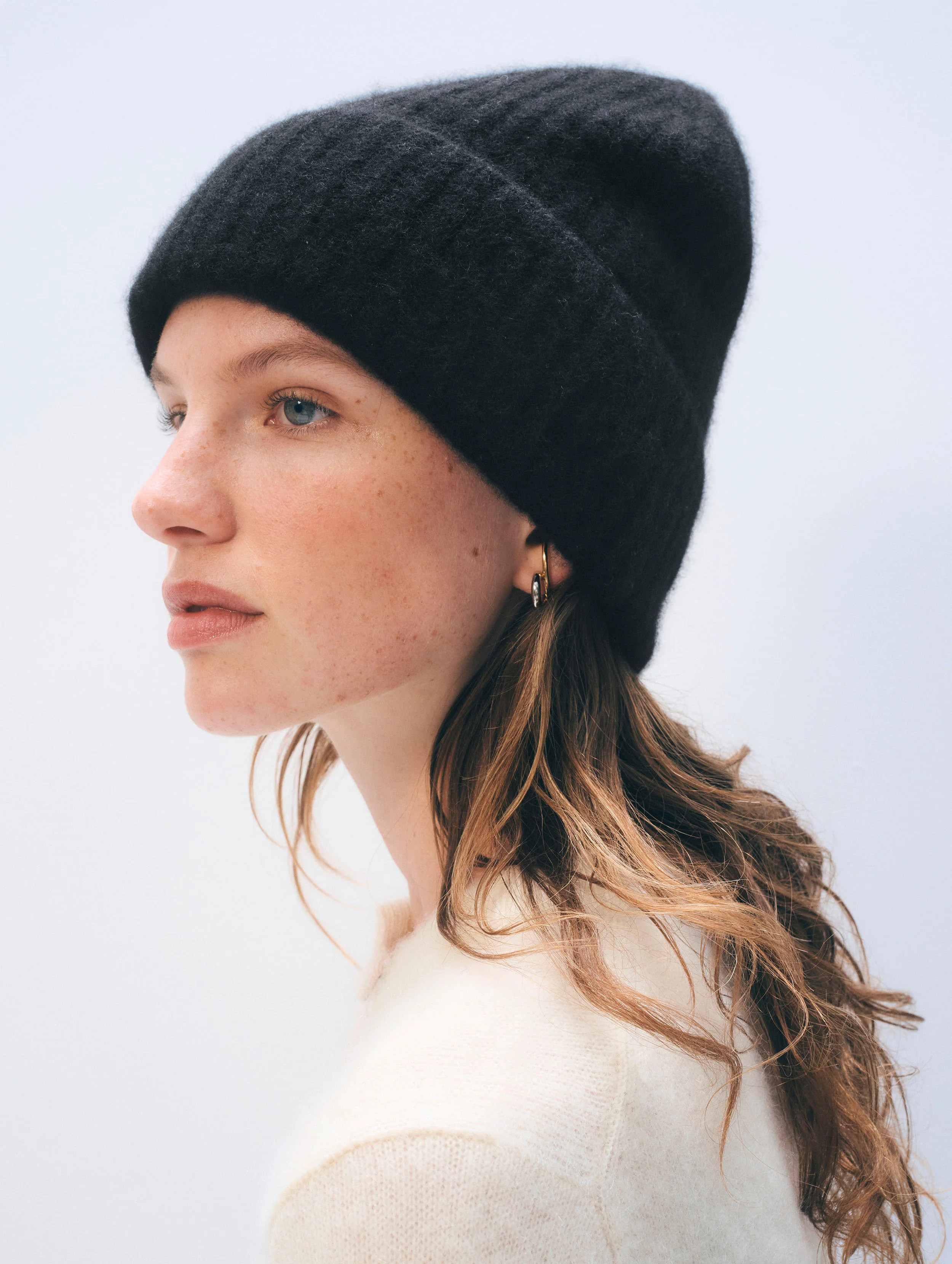 Cashmere Luxe Ribbed Beanie | Black | White and Warren
