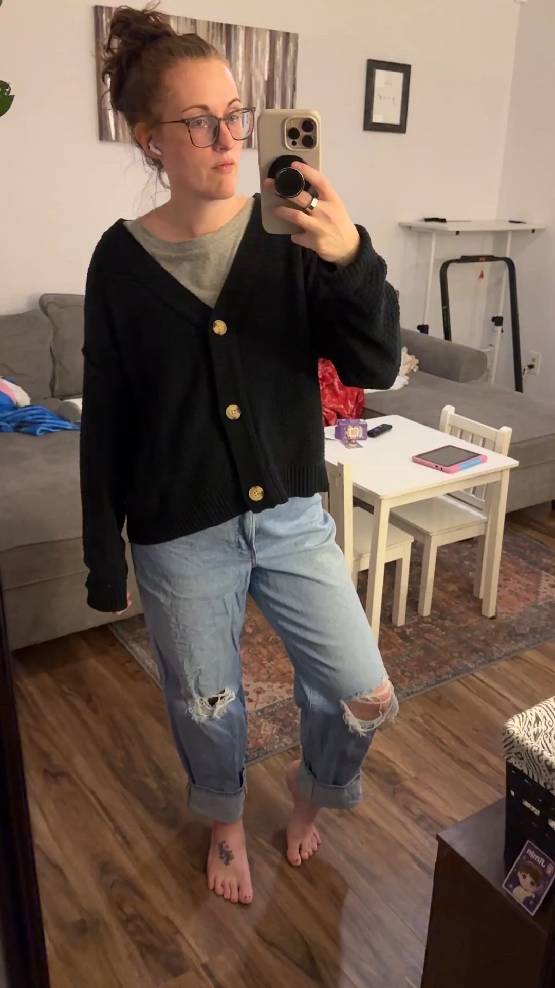 Cozy, casual, and perfect for fall transition 🍂 Loving this oversized cardigan paired with a cropped tee and my go-to jeans. Cardigan fits oversized, tee is true to size, and these jeans run a little roomy (I’d size down!)

#LTKMidsize #LTKSeasonal #LTKHoliday