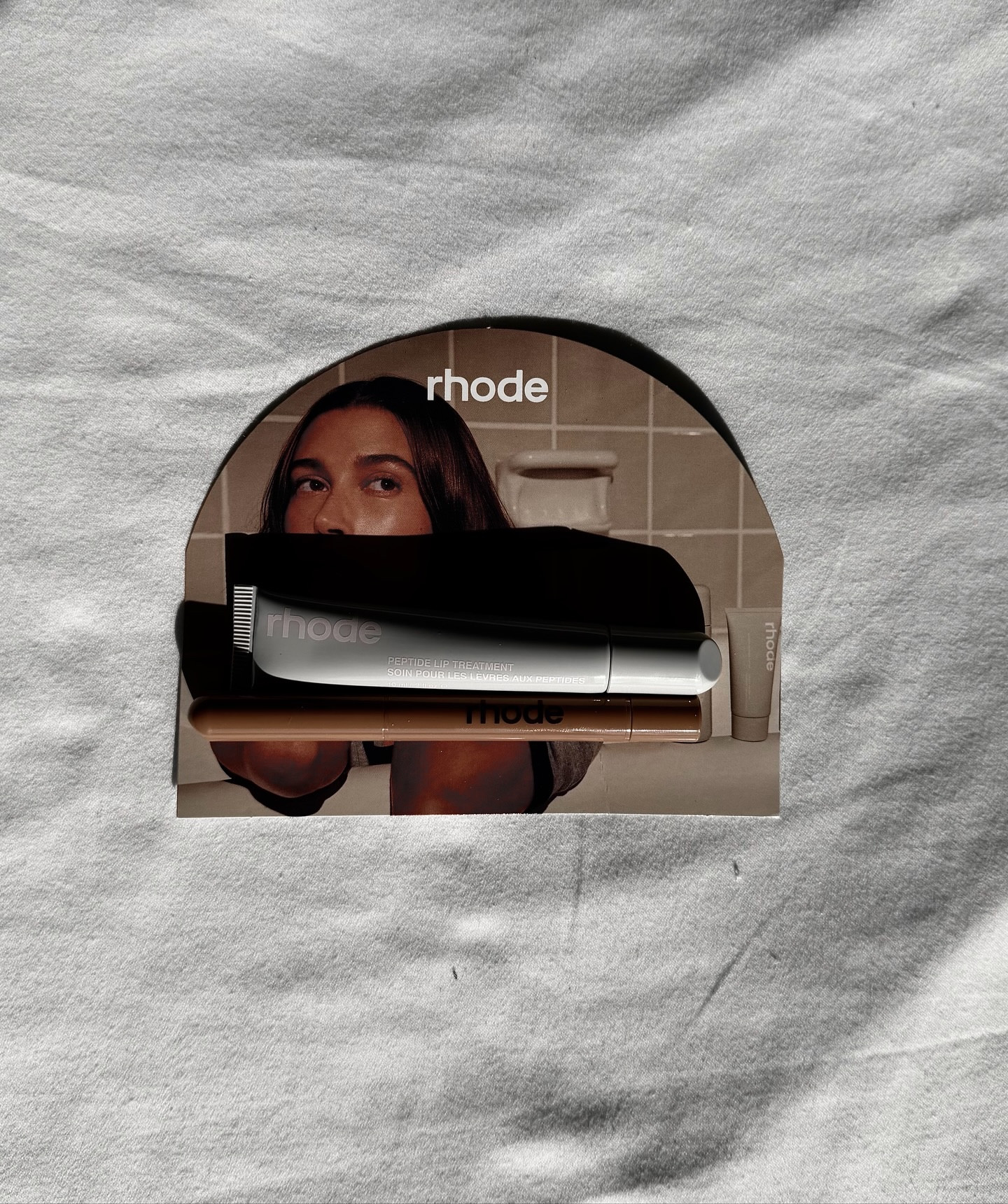 There’s something about @refybeauty 🤍

The new Glazing Mist and Peptide Eye Patches instantly became a part of my morning routine — fresh skin, bright eyes, and that signature Rhode glow.

But what I love most is the brand’s aesthetic — even the packaging looks so beautiful that a few boxes scattered on my bed still feel effortlessly aesthetic. ✨

Every detail feels intentional, minimal, and elevated — just like everything Rhode creates.
Can’t wait to create more with you 🕊️

#rhode #rhodeskin #haileybieber #peptideeyeprep #glazingmist #peptidelipshape #peptideliptreatment #glazedsummer #cleanlook #dewyskin #ugccreator #rhodepartner #aestheticbeauty