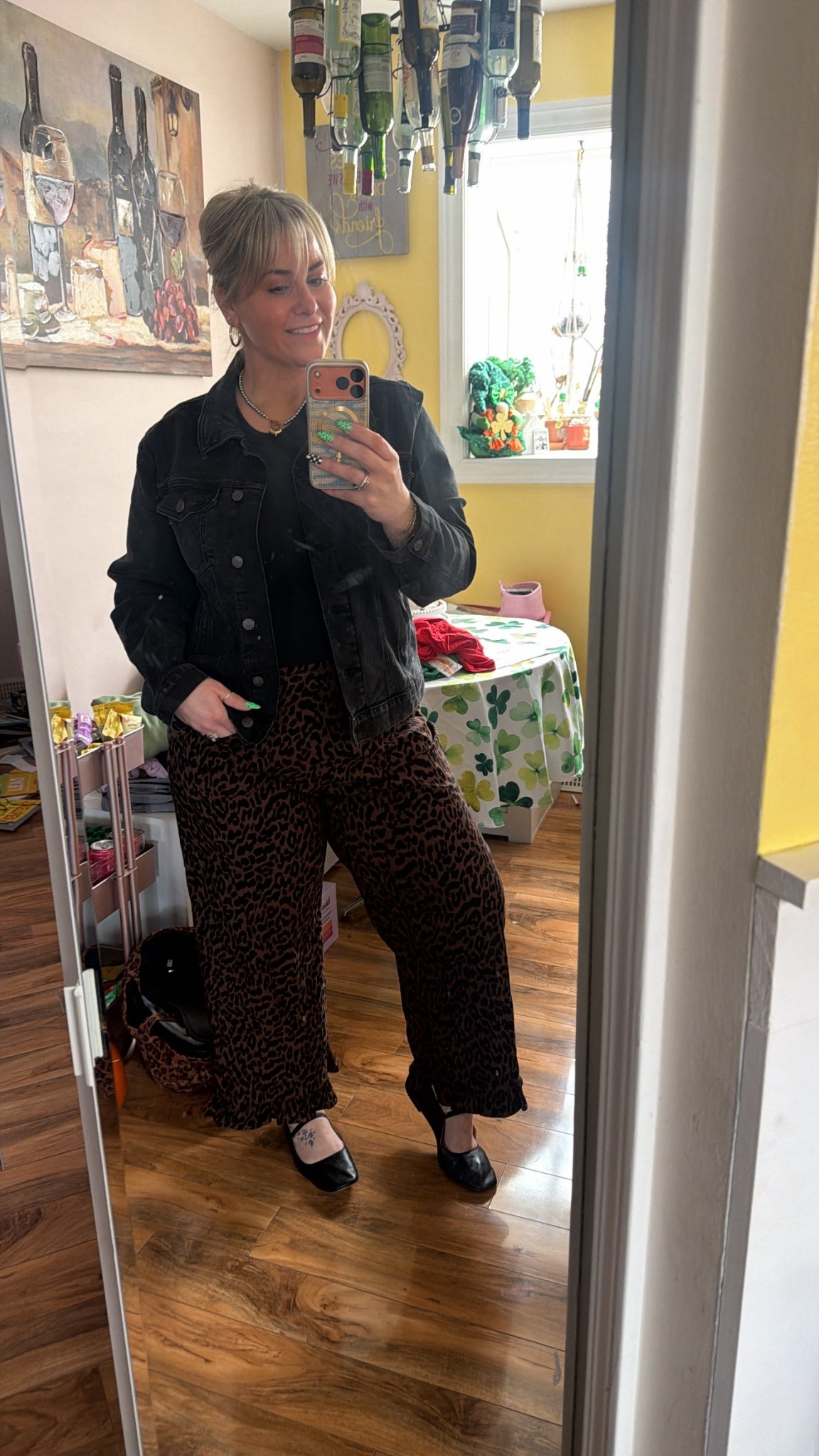 Top is XL, jacket is XL
Pants are size 16 

#LTKMidsize #LTKootd #LTKPlusSize