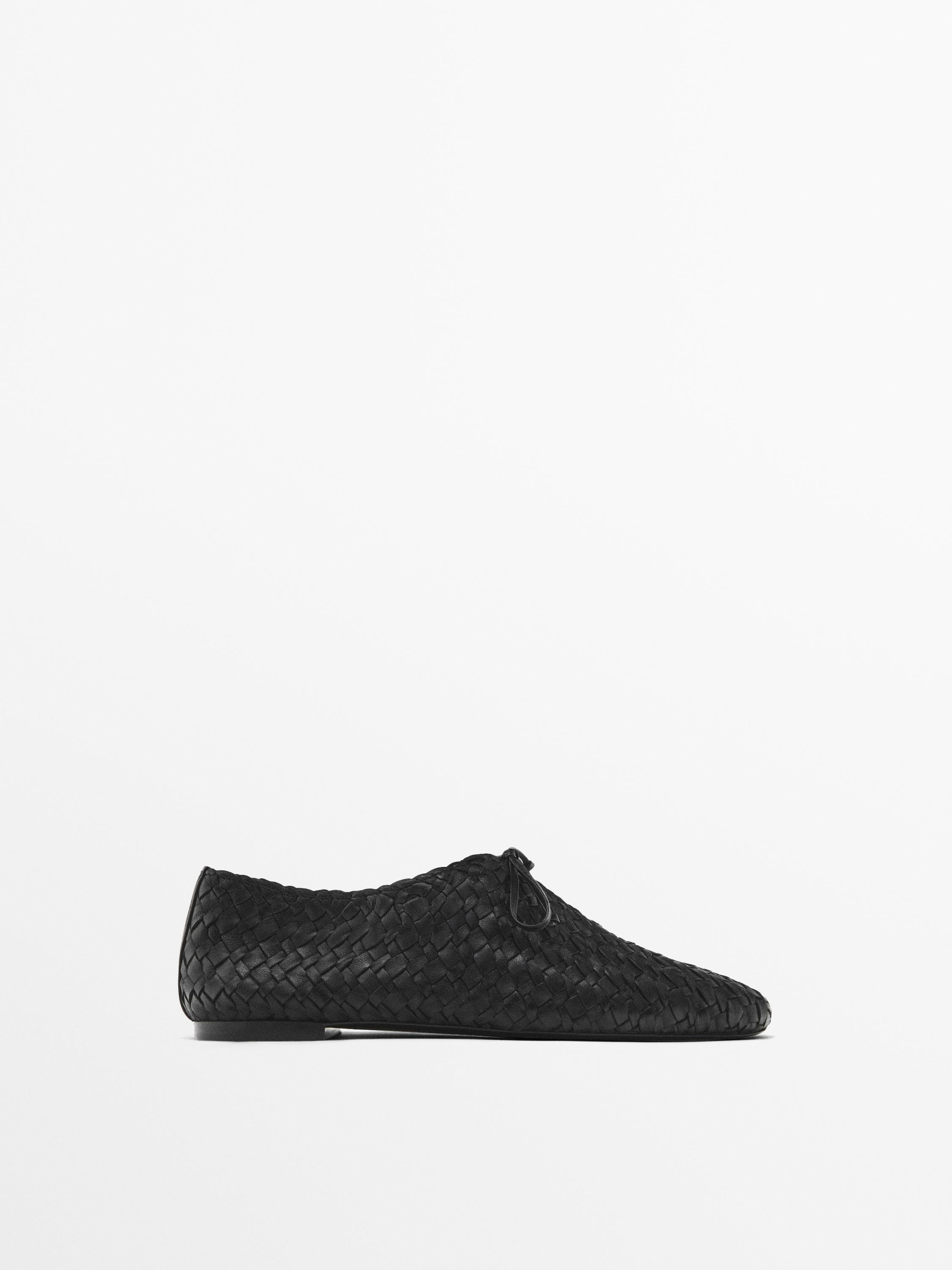 Leather ballet flats. Sheepskin lining. Fits perfectly like a glove. Made of sheepskin with a del... | Massimo Dutti US