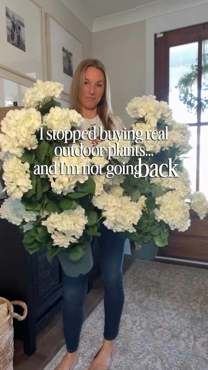 ✨For all my fellow black thumbs type FLOWERS 👇🏻 and I’ll send you the 🔗s to all my favs! 

I stopped buying real outdoor plants a few years ago and it has been a game changer. I don’t have a green thumb and I was always throwing plants away within a few weeks. Now I have a collection, I use through different seasons and I just put them in storage when I’m not using. 

If you want a high-end designer porch look without the up-keep this will be a game changer! 

As an #amazonpartner I may earn a commission when shopping through my links 

#outdoorliving #frontporchdecor #fauxflowers #amazonhomefinds